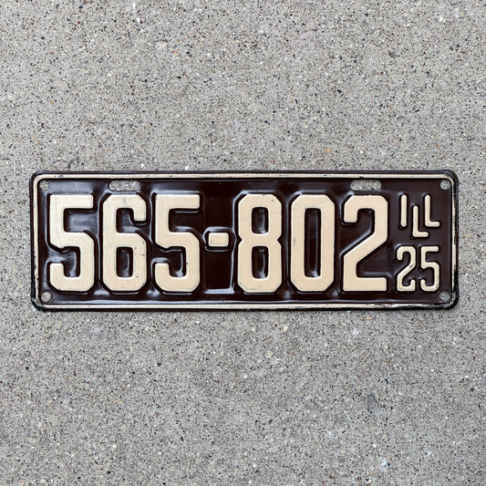 Photo of a 1925 Illinois License Plate Auto Tag Garage Decor Vintage High Quality 565 802 with original patina