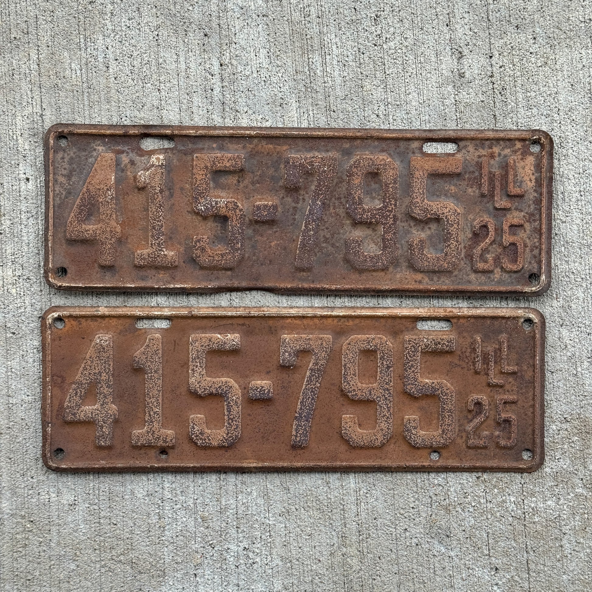 Photo of a 1925 Illinois License Plate Pair Auto Tag Garage Decor Vintage 415 795 with original patina