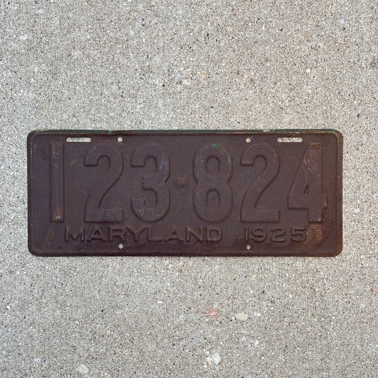 Photo of a 1925 Maryland License Plate Auto Tag Garage Decor Vintage 123 824 with original patina