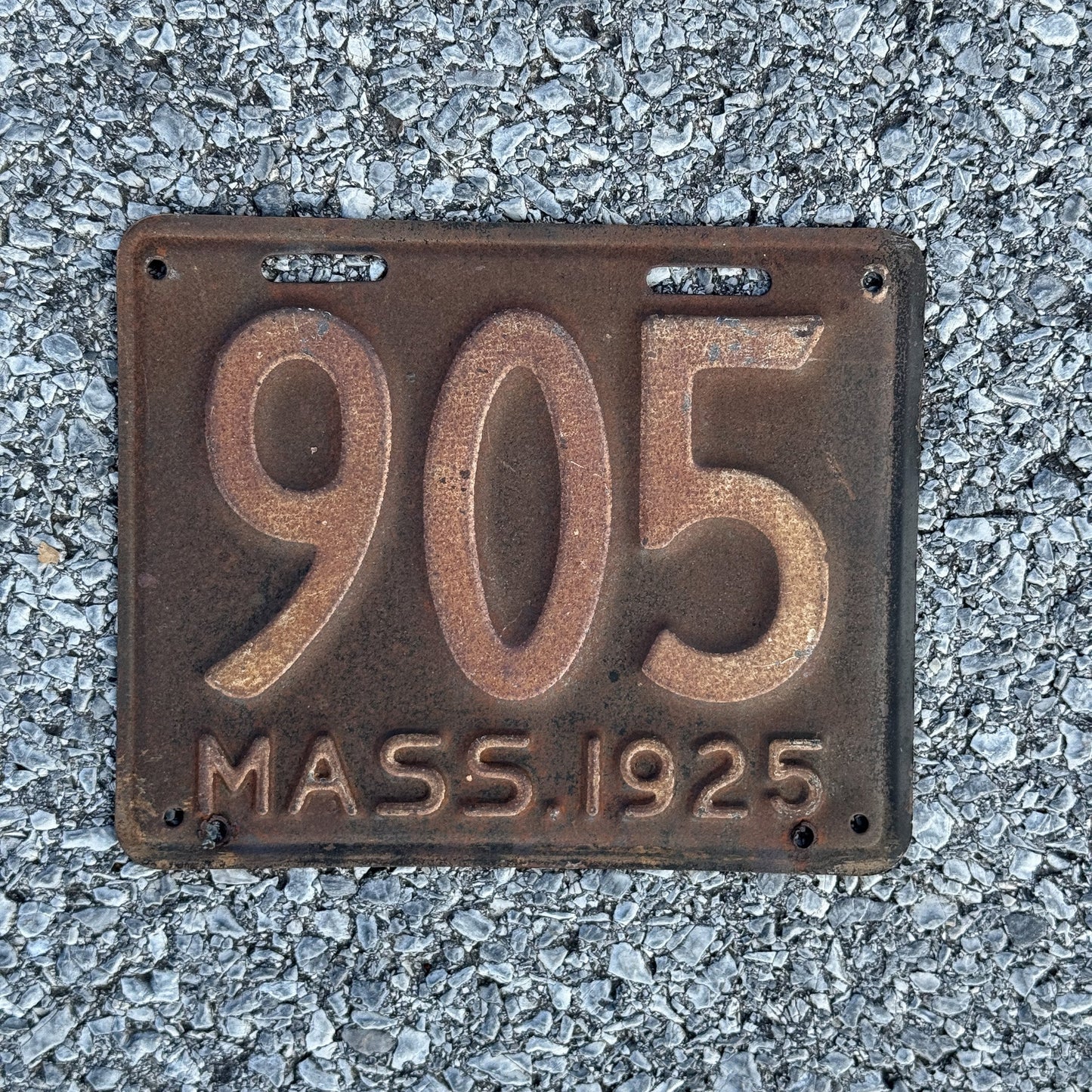 Photo of a 1925 Massachusetts License Plate Auto Tag Garage Decor Vintage 905