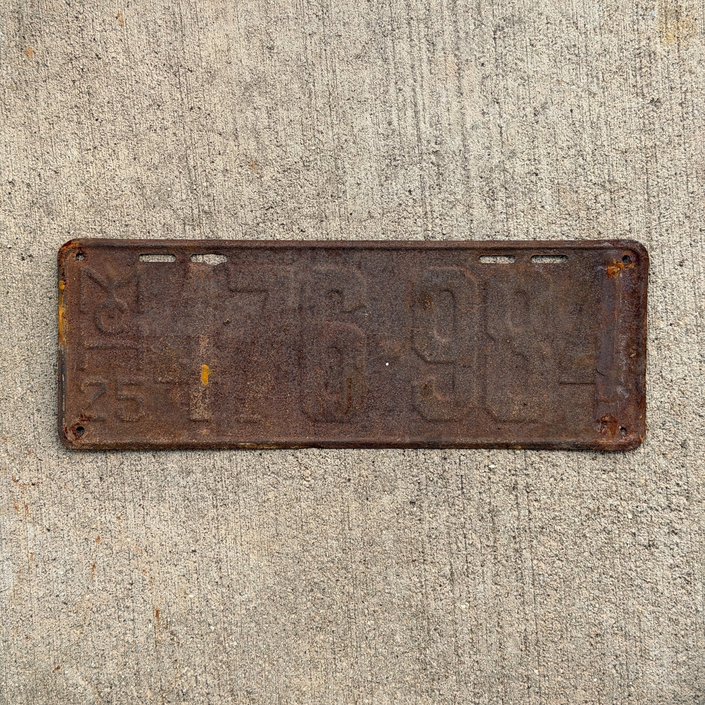 Photo of a 1925 Michigan License Plate Auto Tag Garage Decor Vintage 176 984 with original patina
