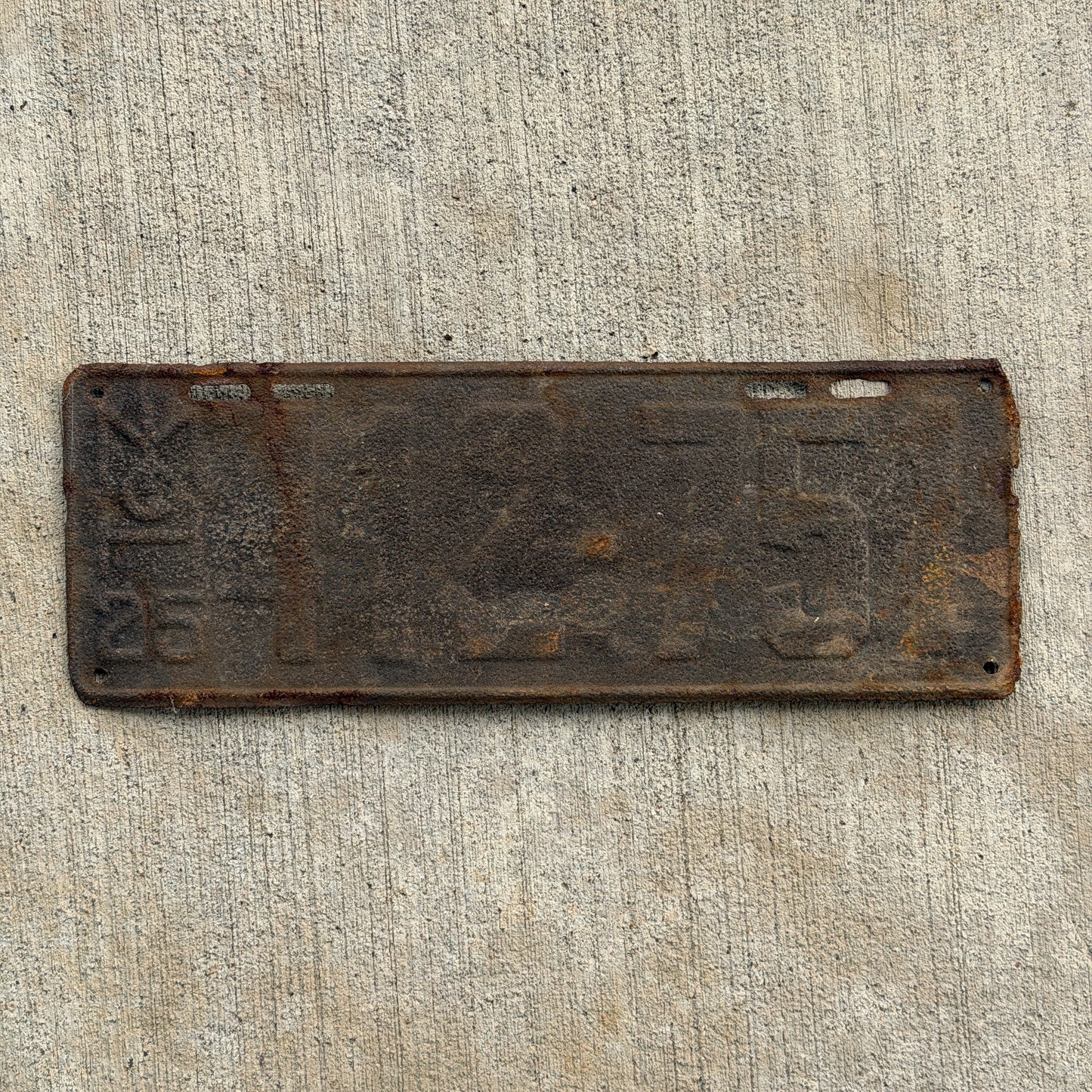 Photo of a 1925 Michigan License Plate Auto Tag Garage Decor Vintage 412 751 with original patina