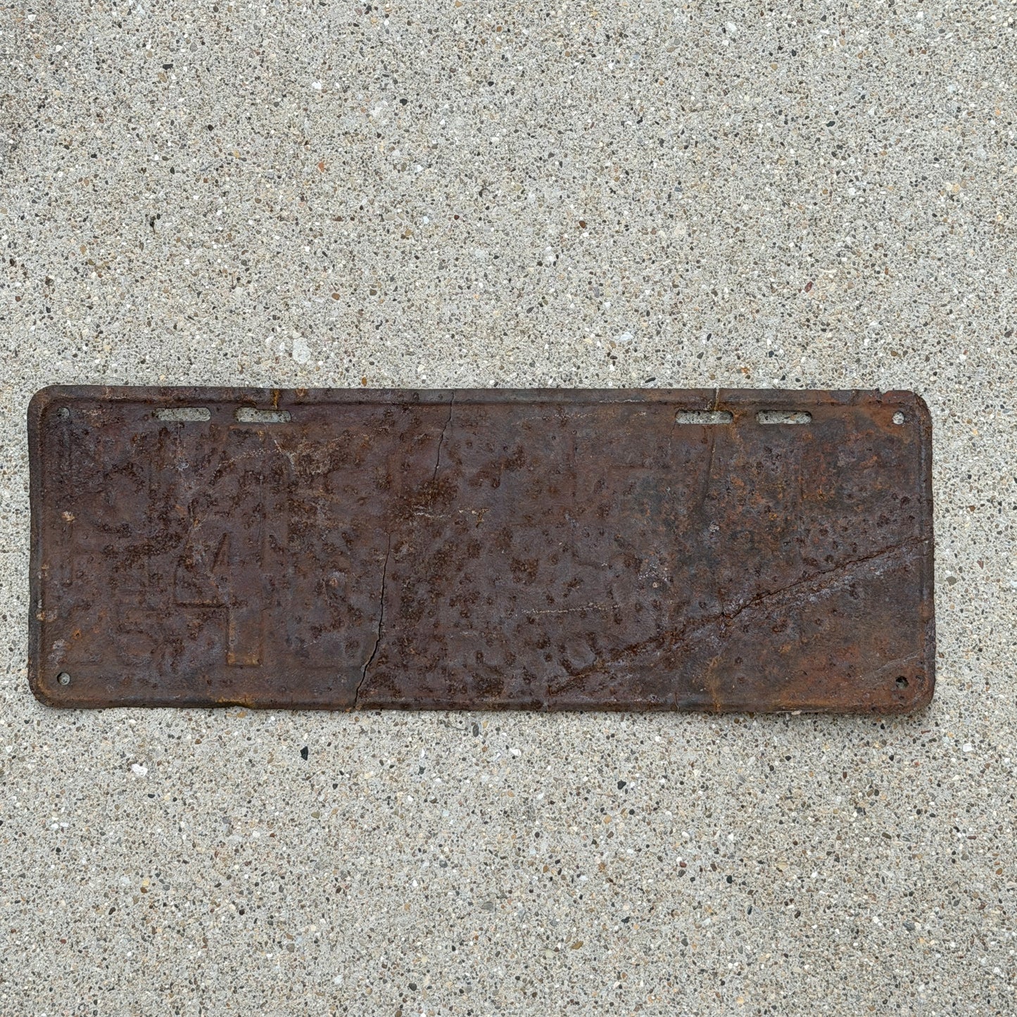 Photo of a 1925 Michigan License Plate Auto Tag Garage Decor Vintage 462535 with original patina
