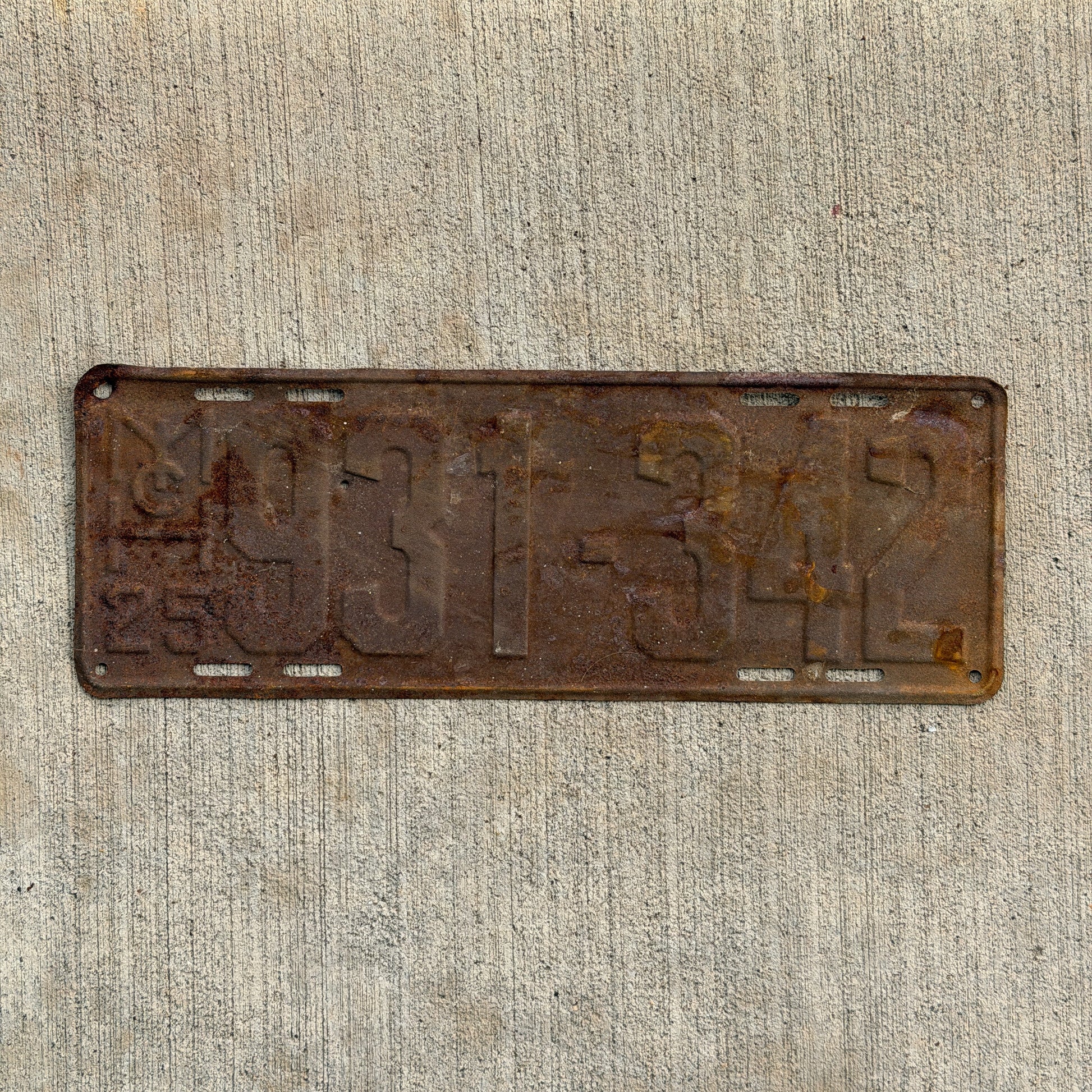 Photo of a 1925 Michigan License Plate Auto Tag Garage Decor Vintage 931 342 with original patina