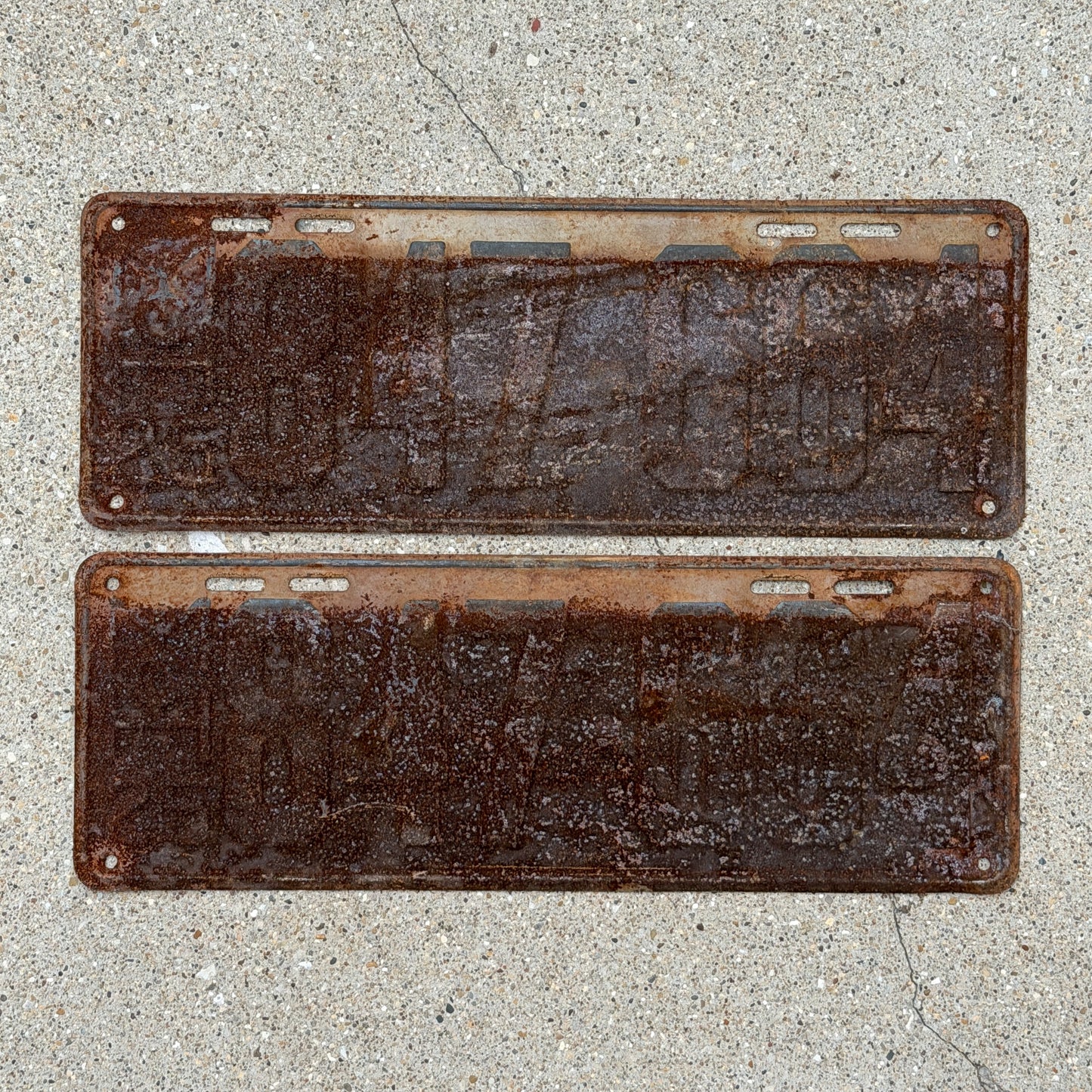 Photo of a 1925 Michigan License Plate Pair Auto Tag Garage Decor Vintage 847 664 with original patina