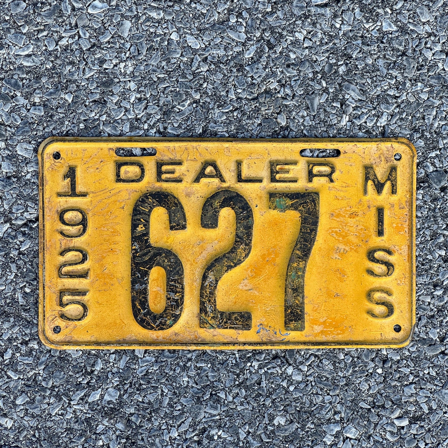 Photo of a 1925 Mississippi Dealer License Plate Auto Tag Garage Decor Vintage 627
