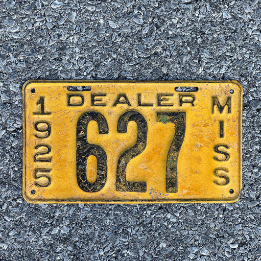 Photo of a 1925 Mississippi Dealer License Plate Auto Tag Garage Decor Vintage 627