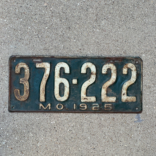 Photo of a 1925 Missouri License Plate Auto Tag Garage Decor Vintage Repeat Repeating 376 222