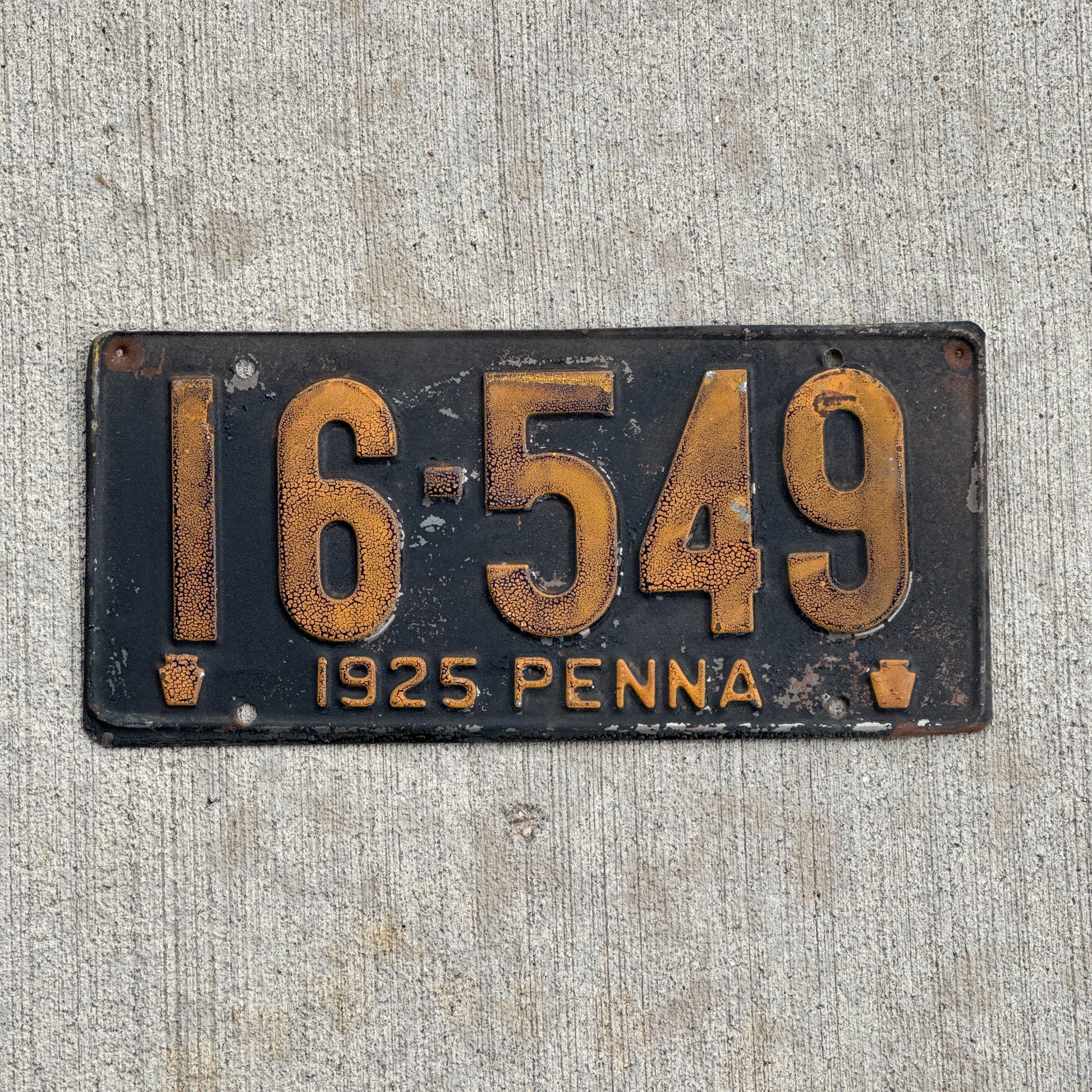 Photo of a 1925 Pennsylvania License Plate Auto Tag Garage Decor Vintage 16 549 with original patina