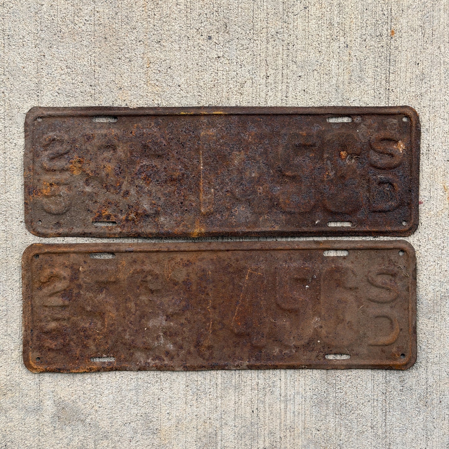 Photo of a 1925 South Dakota License Plate Pair Auto Tag Garage Decor Vintage 56 1456 with original patina