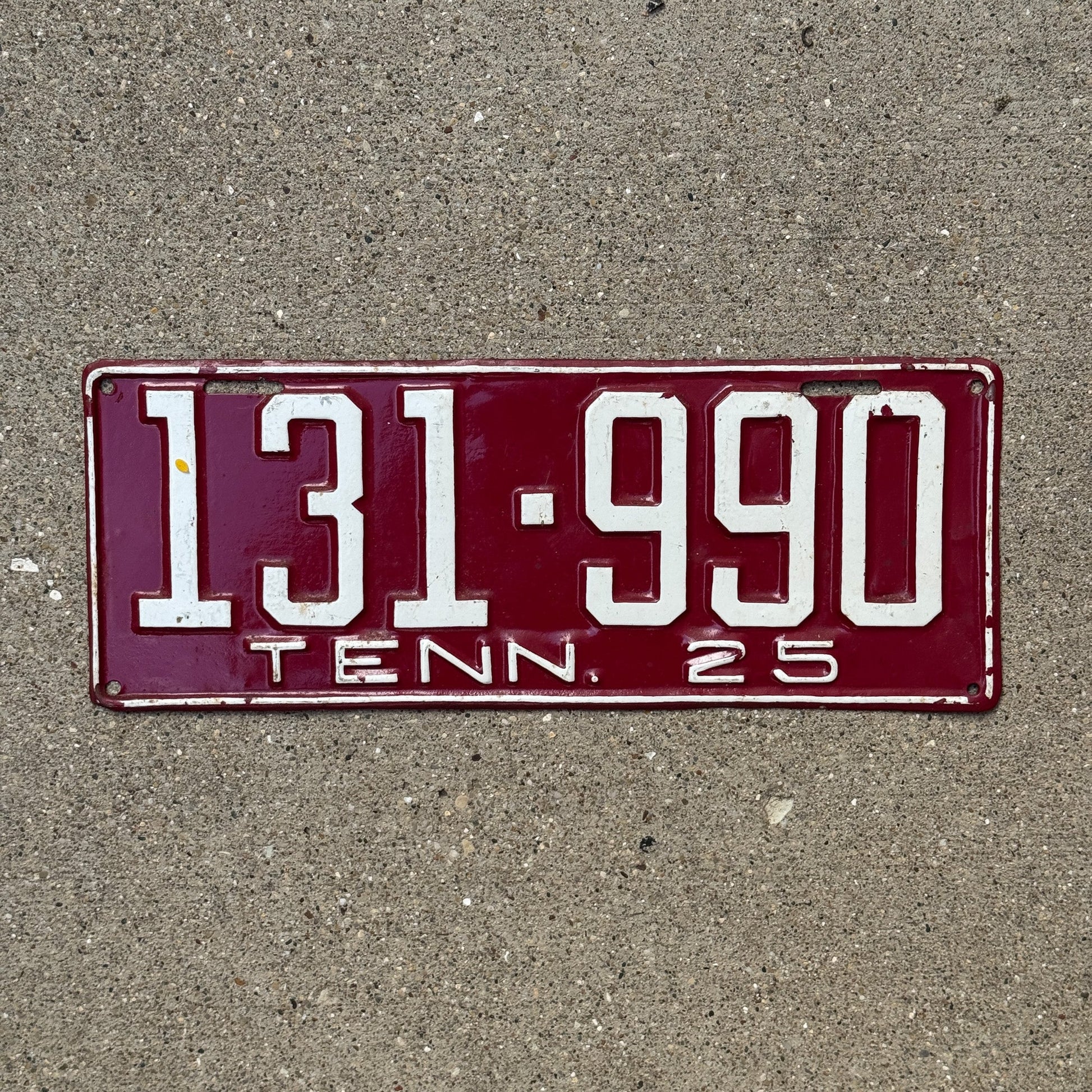 Photo of a 1925 Tennessee License Plate Auto Tag Garage Decor Vintage 131 990