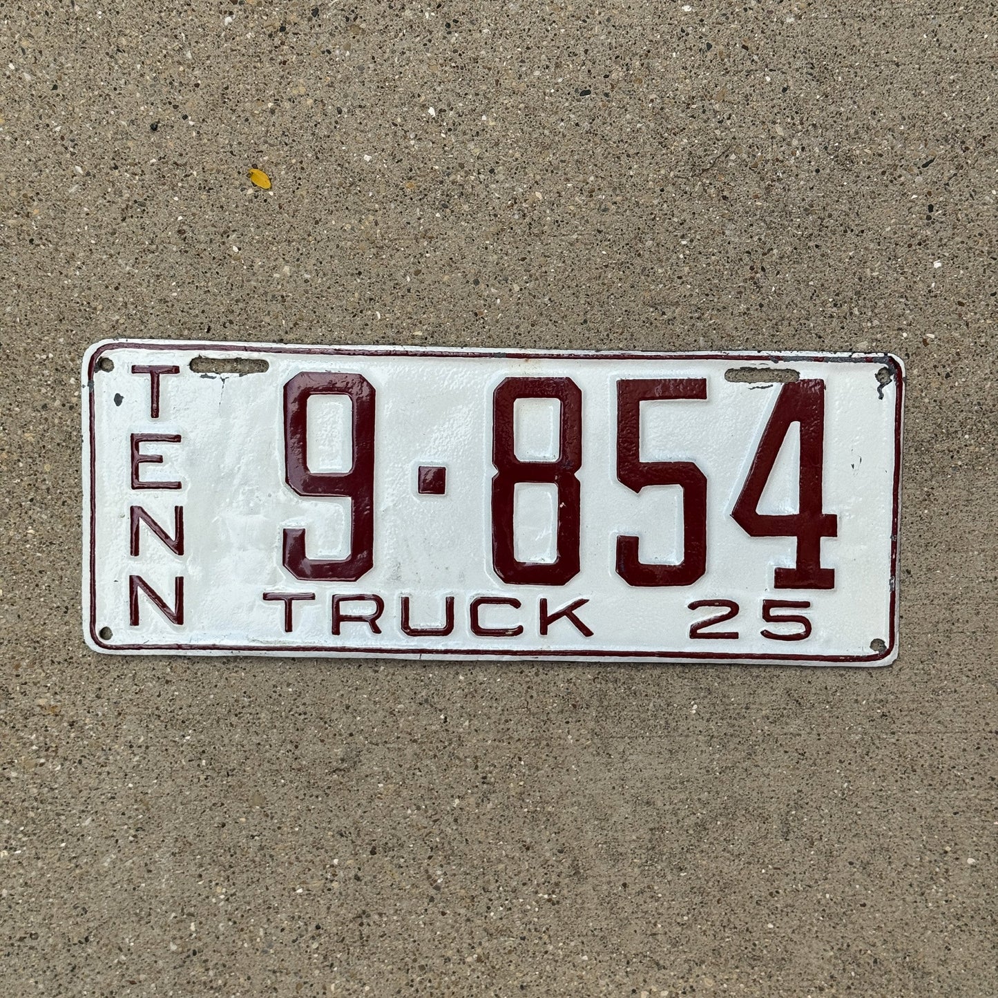 Photo of a 1925 Tennessee Truck License Plate Auto Tag Garage Decor Vintage 9 854