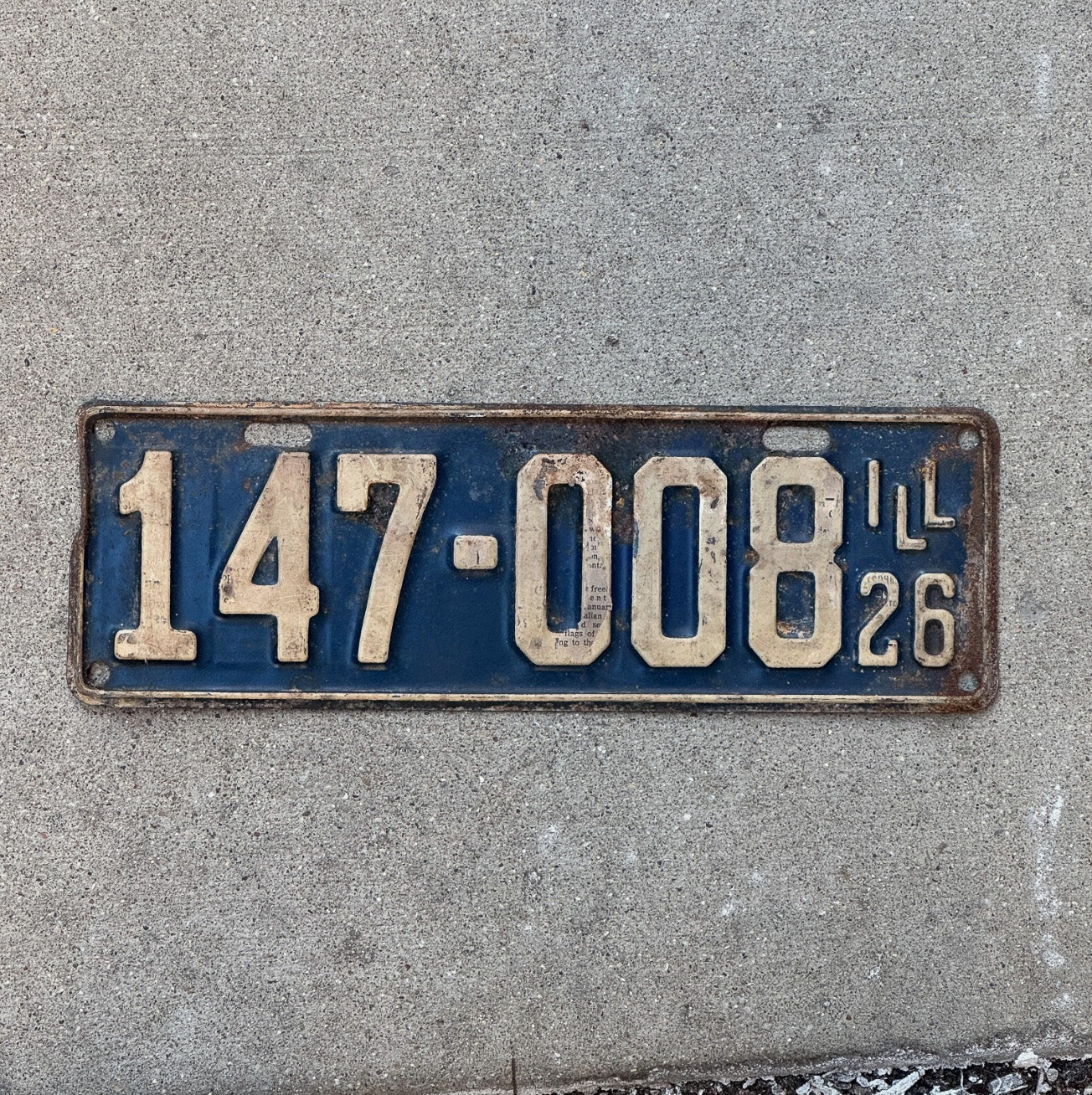 Photo of a 1926 Illinois License Plate Auto Tag Garage Decor Vintage 147 008