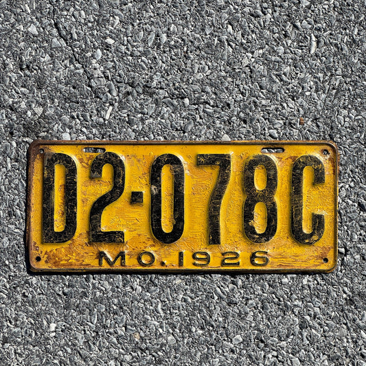 Photo of a 1926 Missouri Dealer License Plate Auto Tag Garage Decor Vintage D2 078C