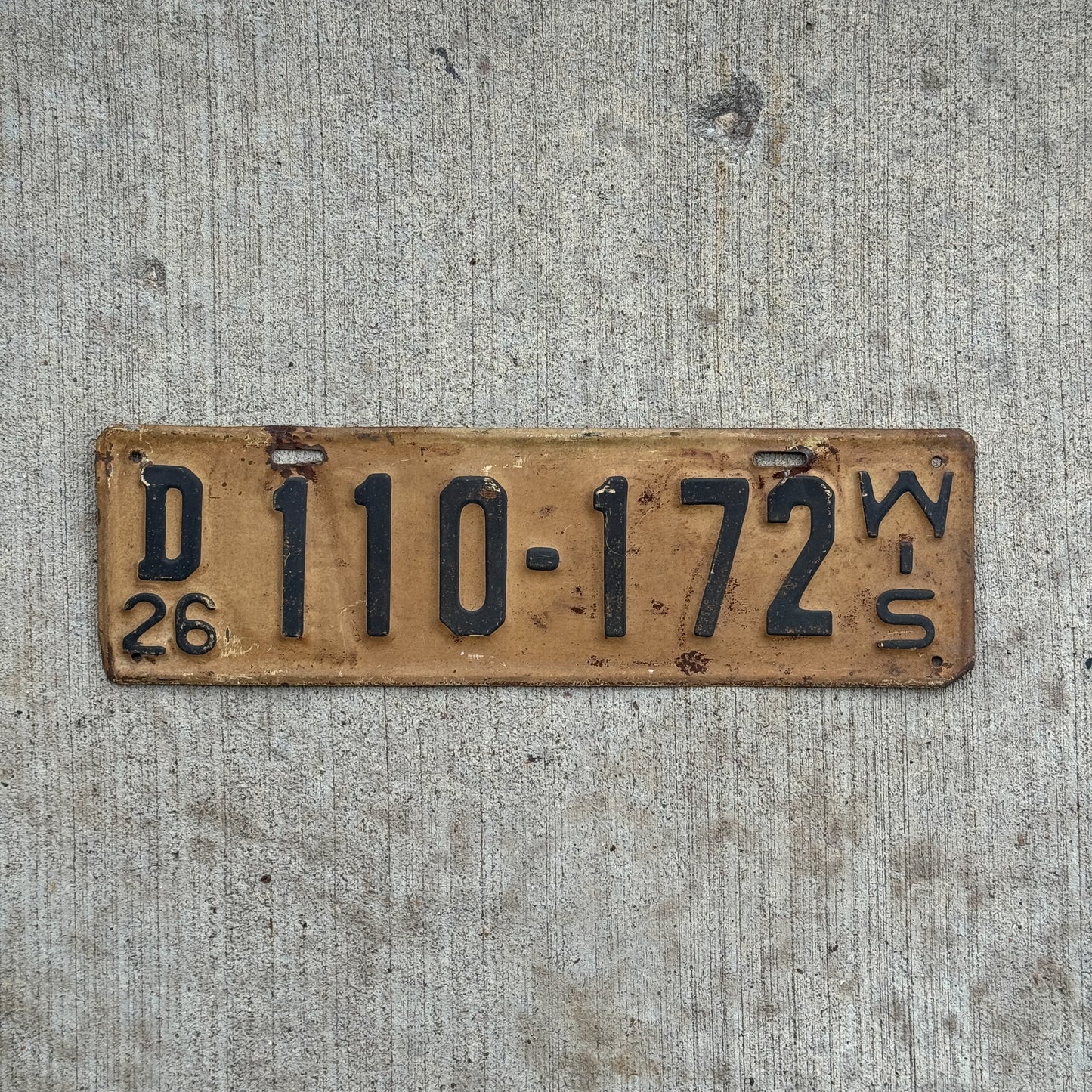 Photo of a 1926 Wisconsin License Plate Auto Tag Garage Decor Vintage 110 172 with original patina