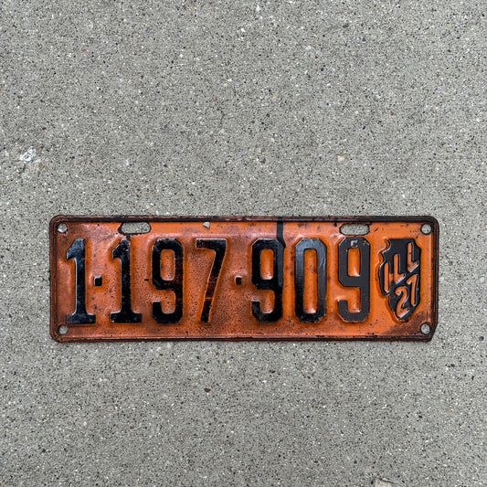 Photo of a 1927 Illinois License Plate Auto Tag Garage Decor Vintage 1 197 909 with original patina