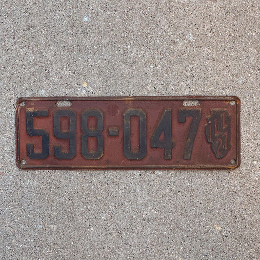 Photo of a 1927 Illinois License Plate Auto Tag Garage Decor Vintage Iconic State Shape 598 047 with original patina