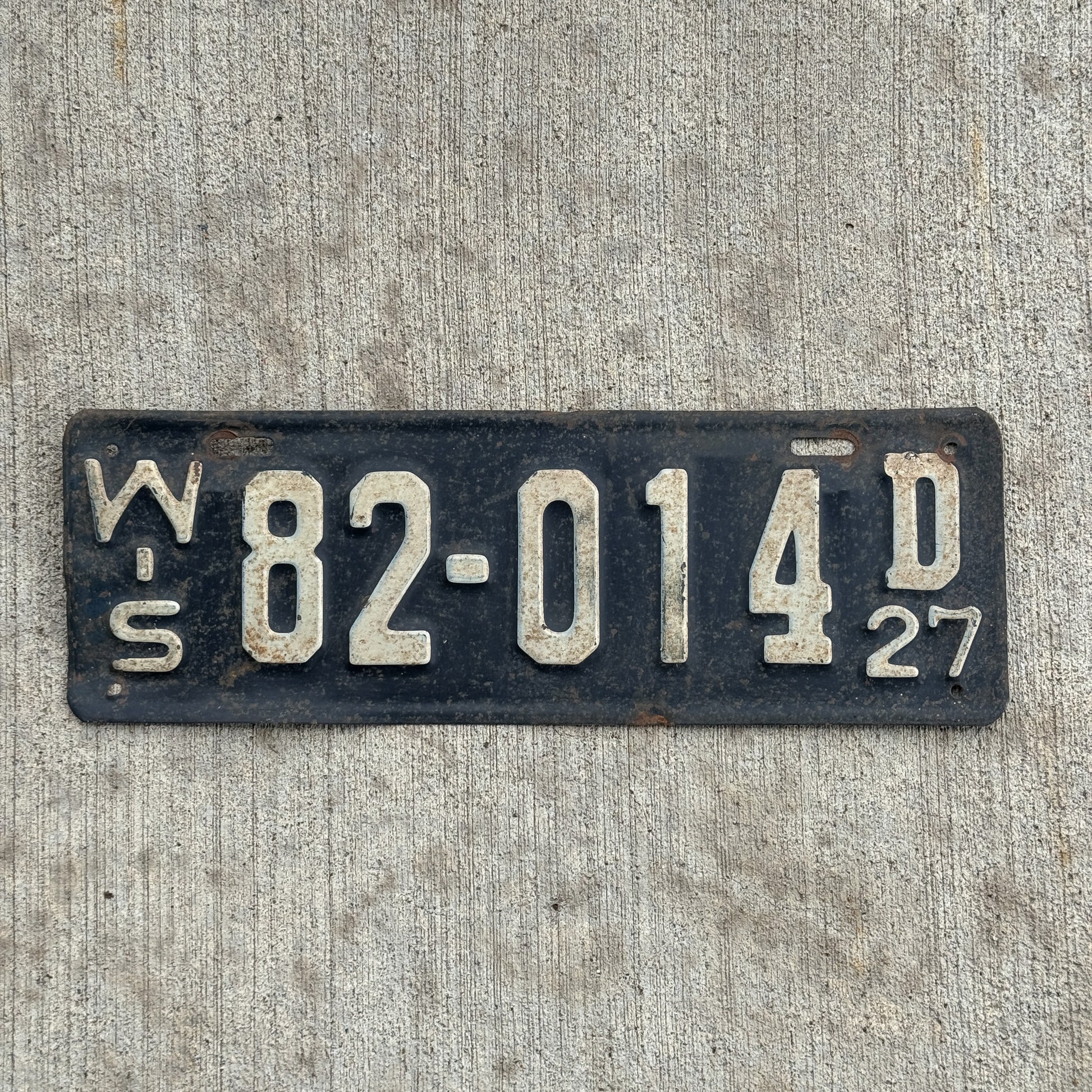 Photo of a 1927 Wisconsin License Plate Auto Tag Garage Decor Vintage 82 014 D with original patina