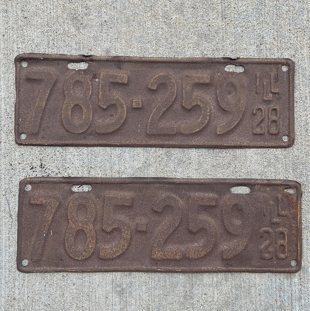 Photo of a 1928 Illinois License Plate Pair Auto Tag Garage Decor Vintage Ford Model A Year 785259 with original patina