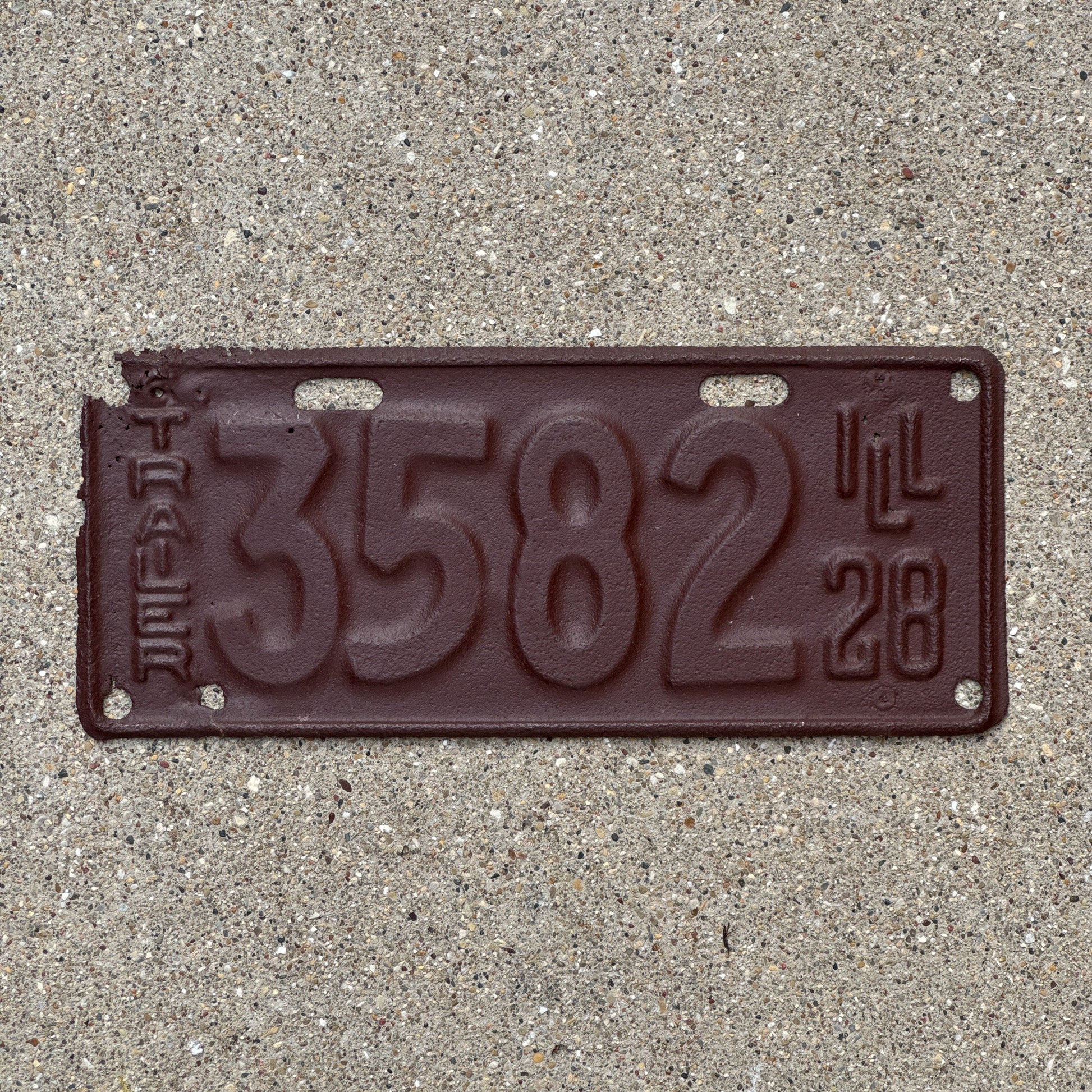 Photo of a 1928 Illinois Trailer License Plate Auto Tag Garage Decor Vintage 3582