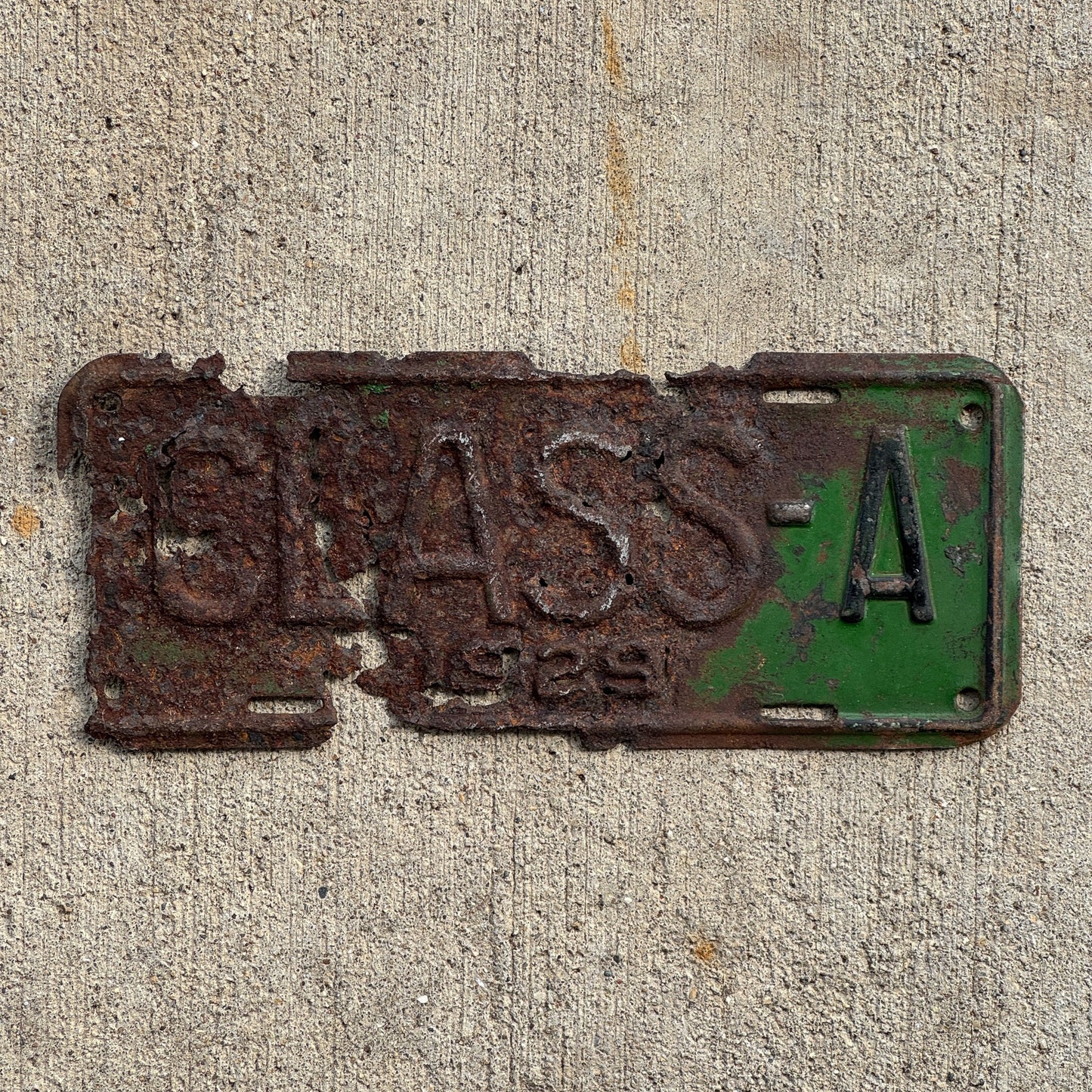 Photo of a 1929 Iowa Class A Weight Class License Plate Auto Tag Garage Decor Vintage