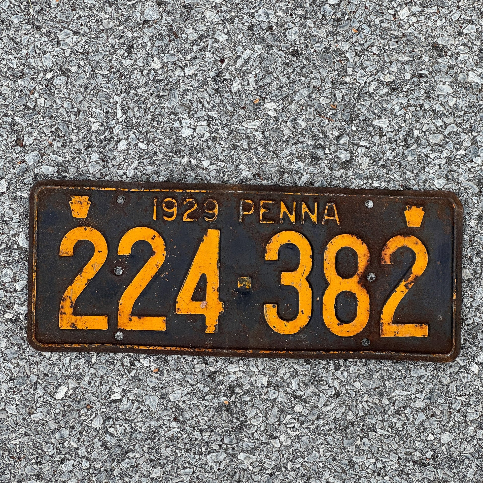 Photo of a 1929 Pennsylvania License Plate Auto Tag Garage Decor Vintage 224 382