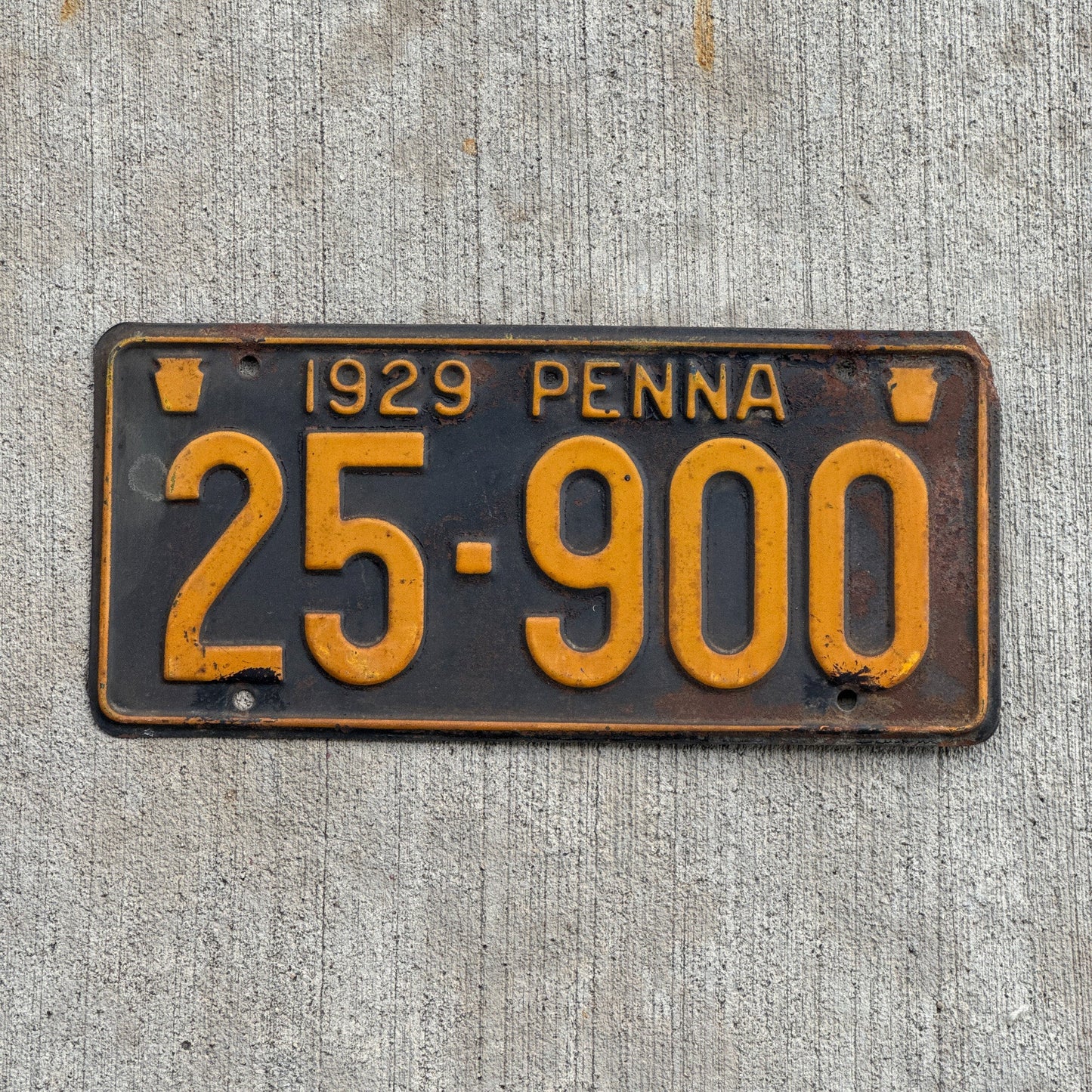 Photo of a 1929 Pennsylvania License Plate Auto Tag Garage Decor Vintage 25 900 with original patina