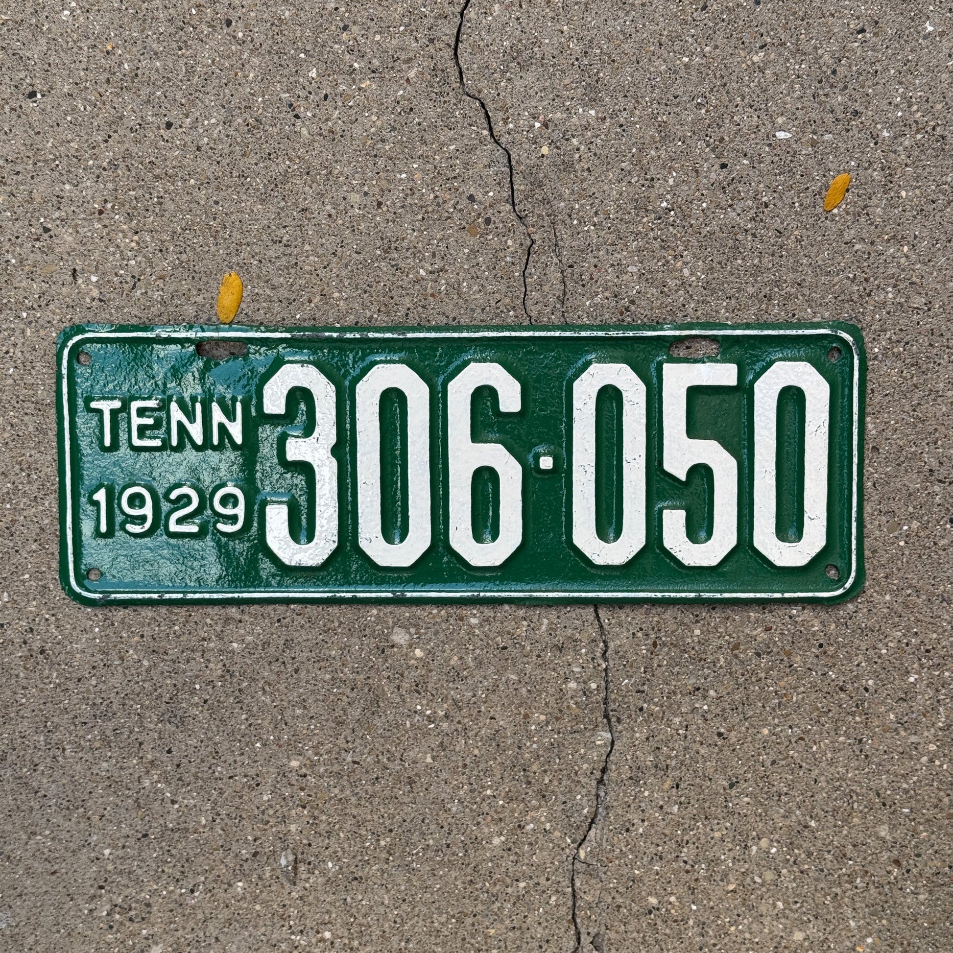 Photo of a 1929 Tennessee License Plate Auto Tag Garage Decor Vintage 306 050