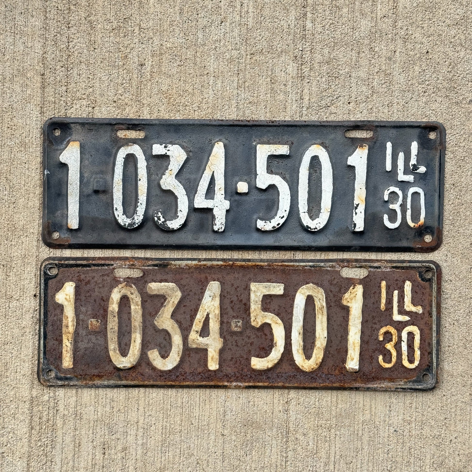 Photo of a 1930 Illinois License Plate Pair Auto Tag Garage Decor Vintage 1034501