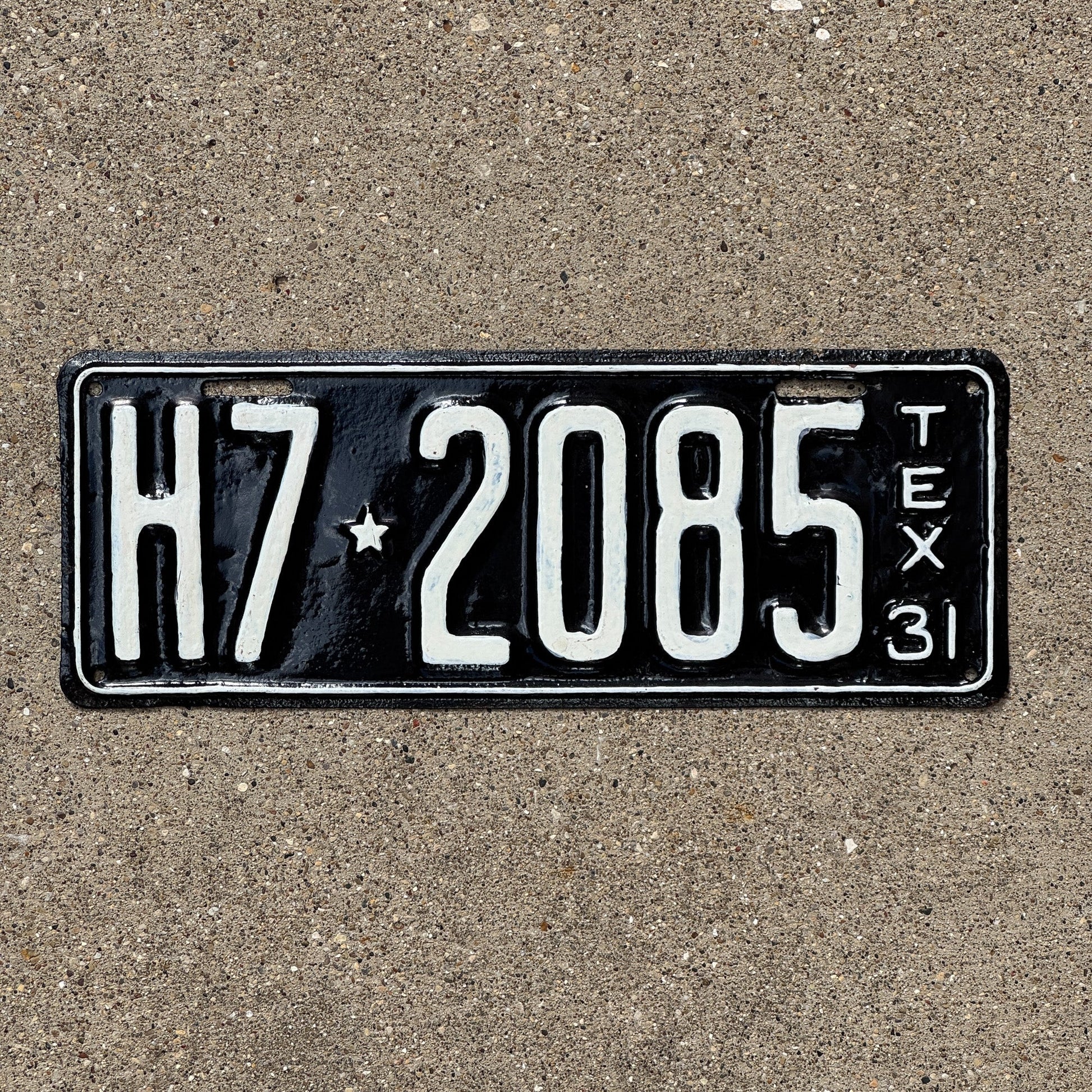 Photo of a 1931 Texas License Plate Auto Tag Garage Decor Vintage H7 2085