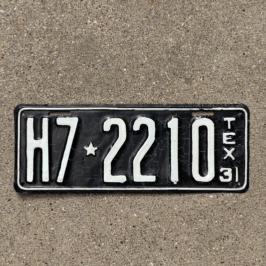 Photo of a 1931 Texas License Plate Auto Tag Garage Decor Vintage H7 2210