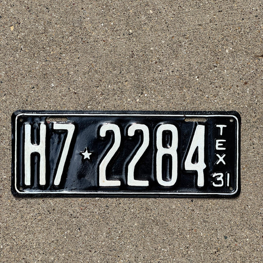 Photo of a 1931 Texas License Plate Auto Tag Garage Decor Vintage H7 2284