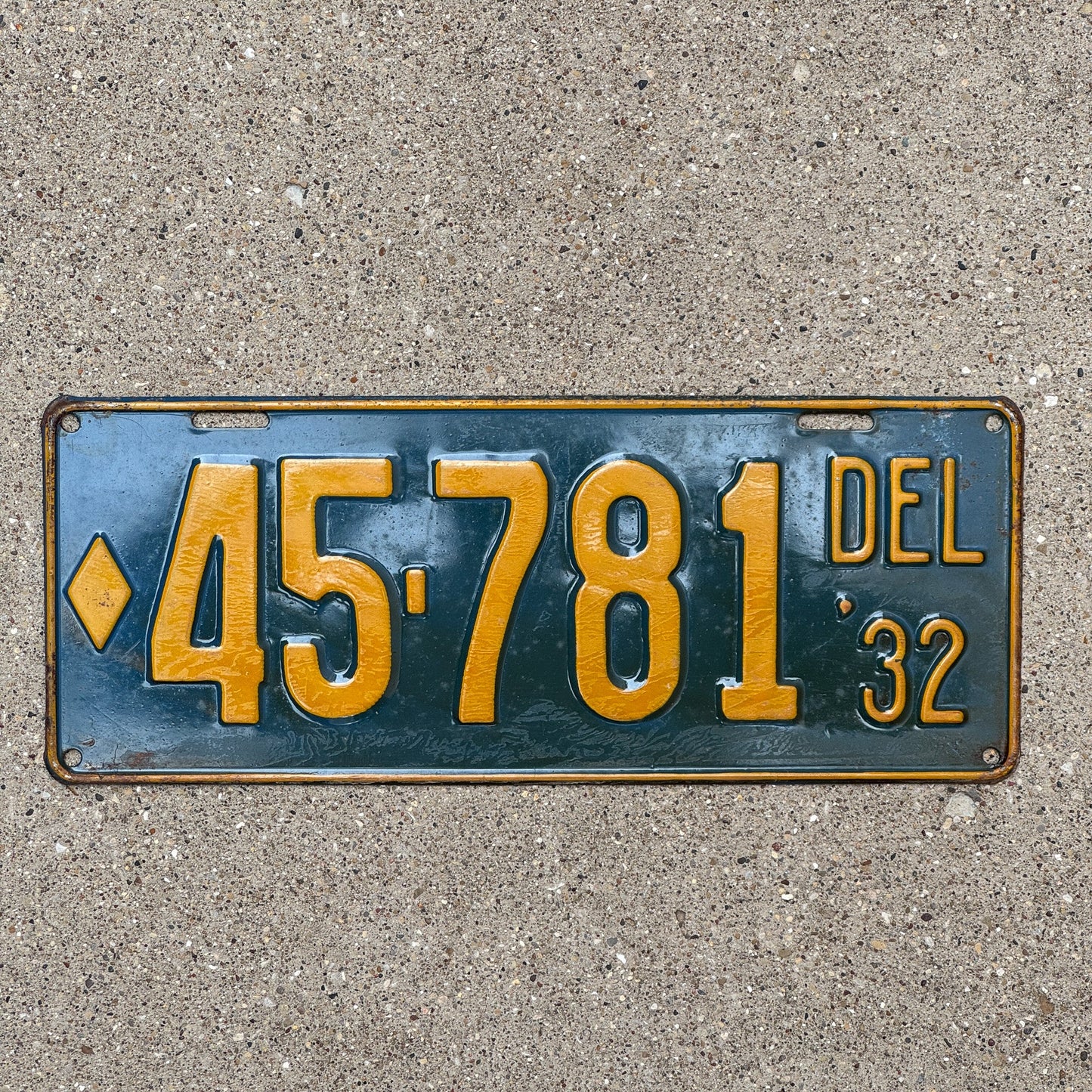 Photo of a 1932 Delaware License Plate Auto Tag Garage Decor Vintage 45 781