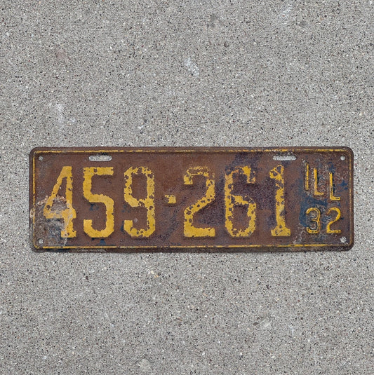 Photo of a 1932 Illinois License Plate Auto Tag Garage Decor Vintage 459 261