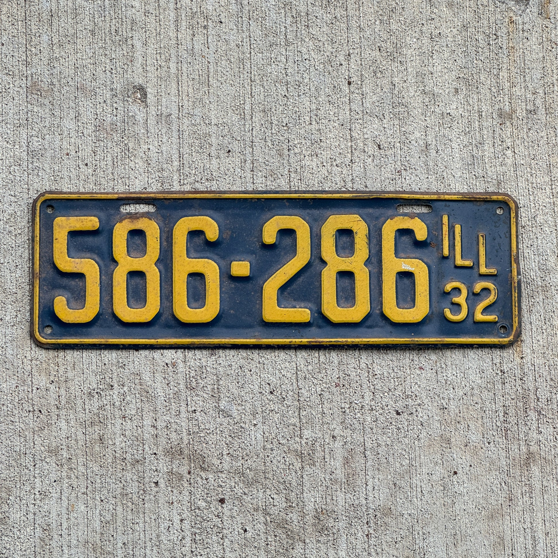 Photo of a 1932 Illinois License Plate Auto Tag Garage Decor Vintage 586 286 with original patina