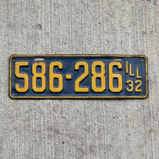 Photo of a 1932 Illinois License Plate Auto Tag Garage Decor Vintage 586 286 with original patina