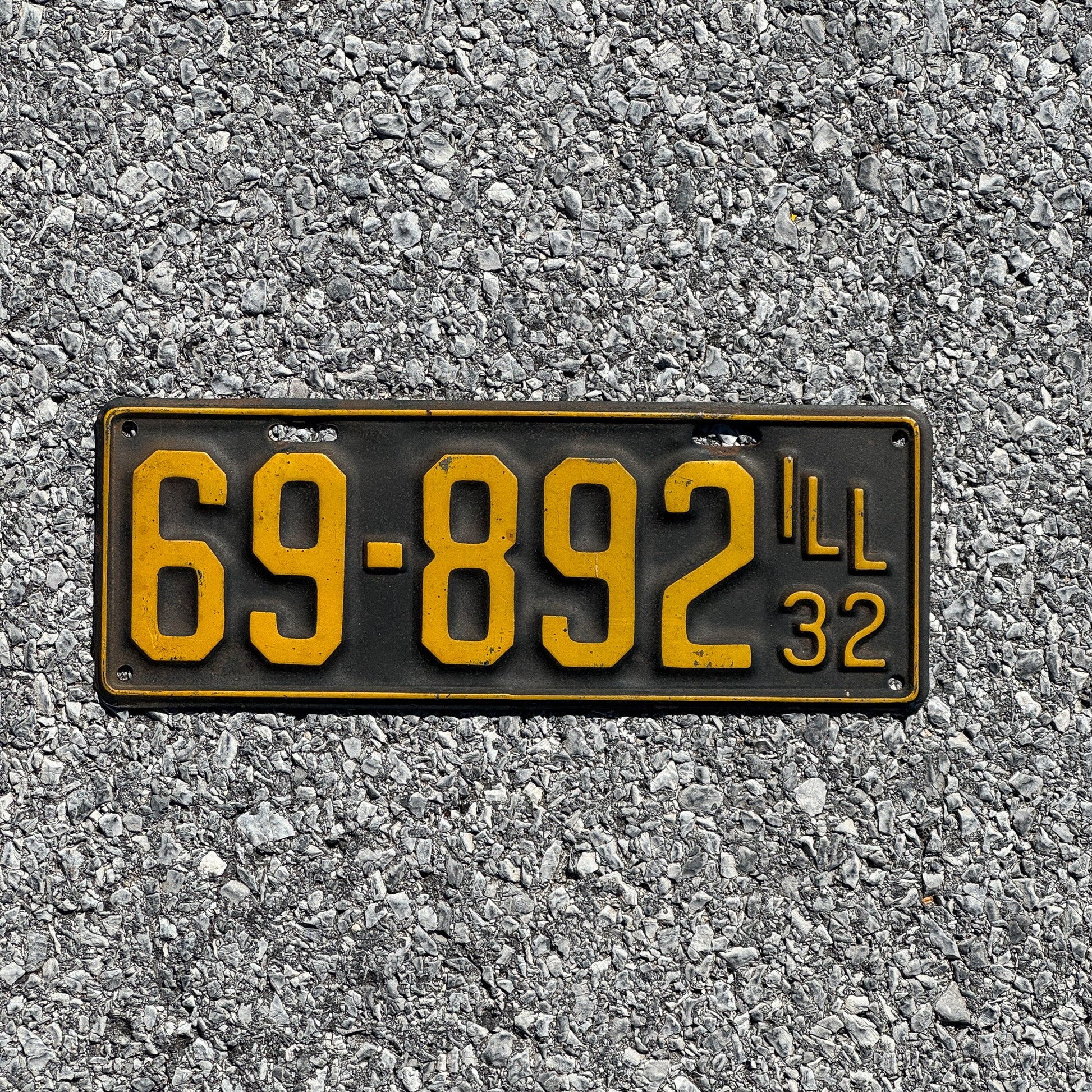 Photo of a 1932 Illinois License Plate Auto Tag Garage Decor Vintage 69 892