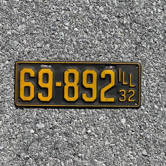 Photo of a 1932 Illinois License Plate Auto Tag Garage Decor Vintage 69 892