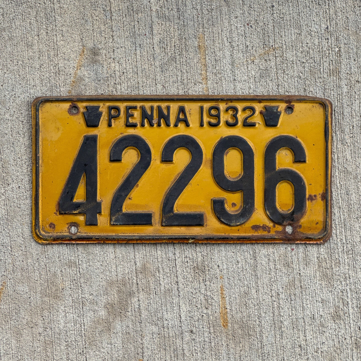 Photo of a 1932 Pennsylvania License Plate Auto Tag Garage Decor Vintage 42296 with original patina