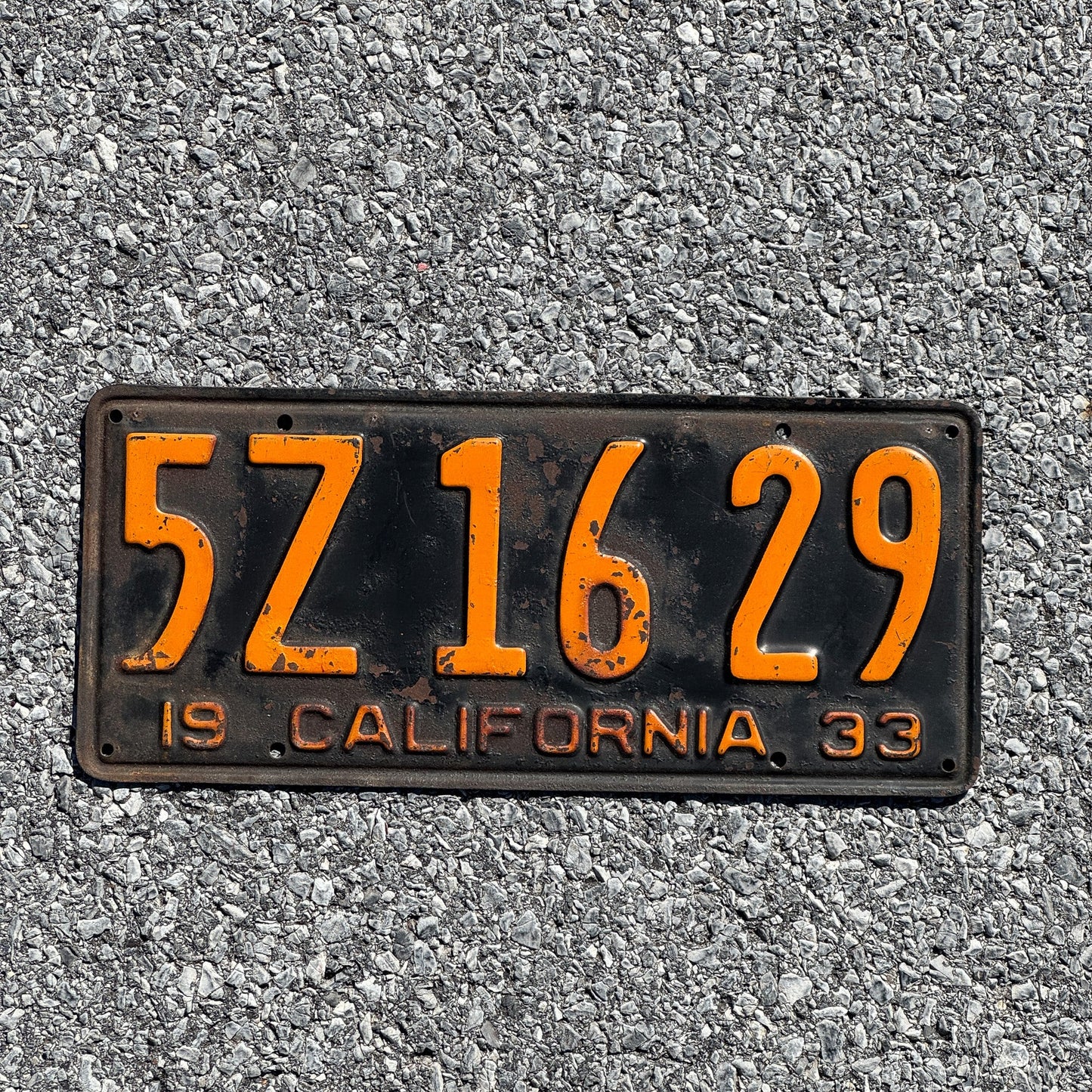 Photo of a 1933 California License Plate Auto Tag Garage Decor Vintage 5Z1629