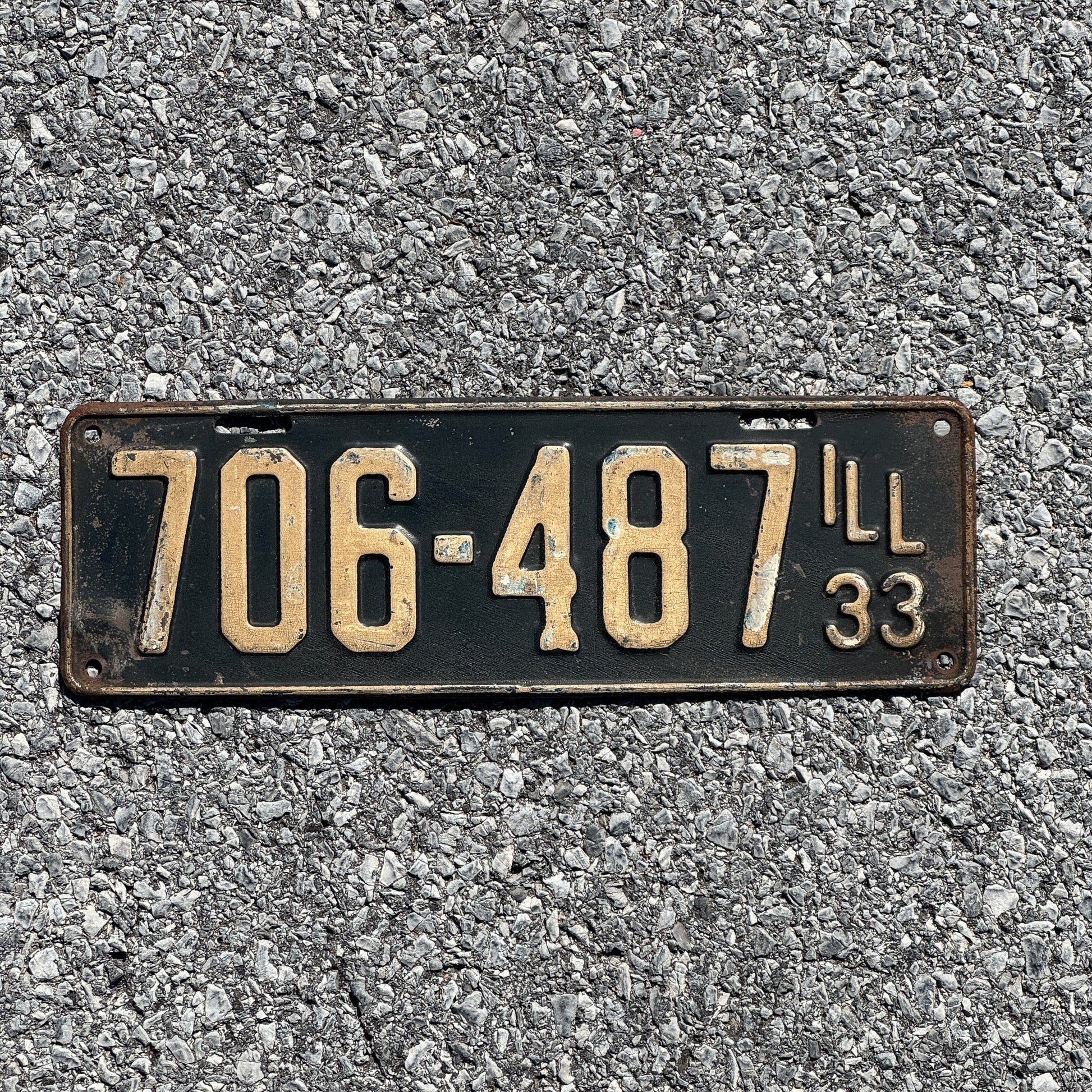 Photo of a 1933 Illinois License Plate Auto Tag Garage Decor Vintage 706 487