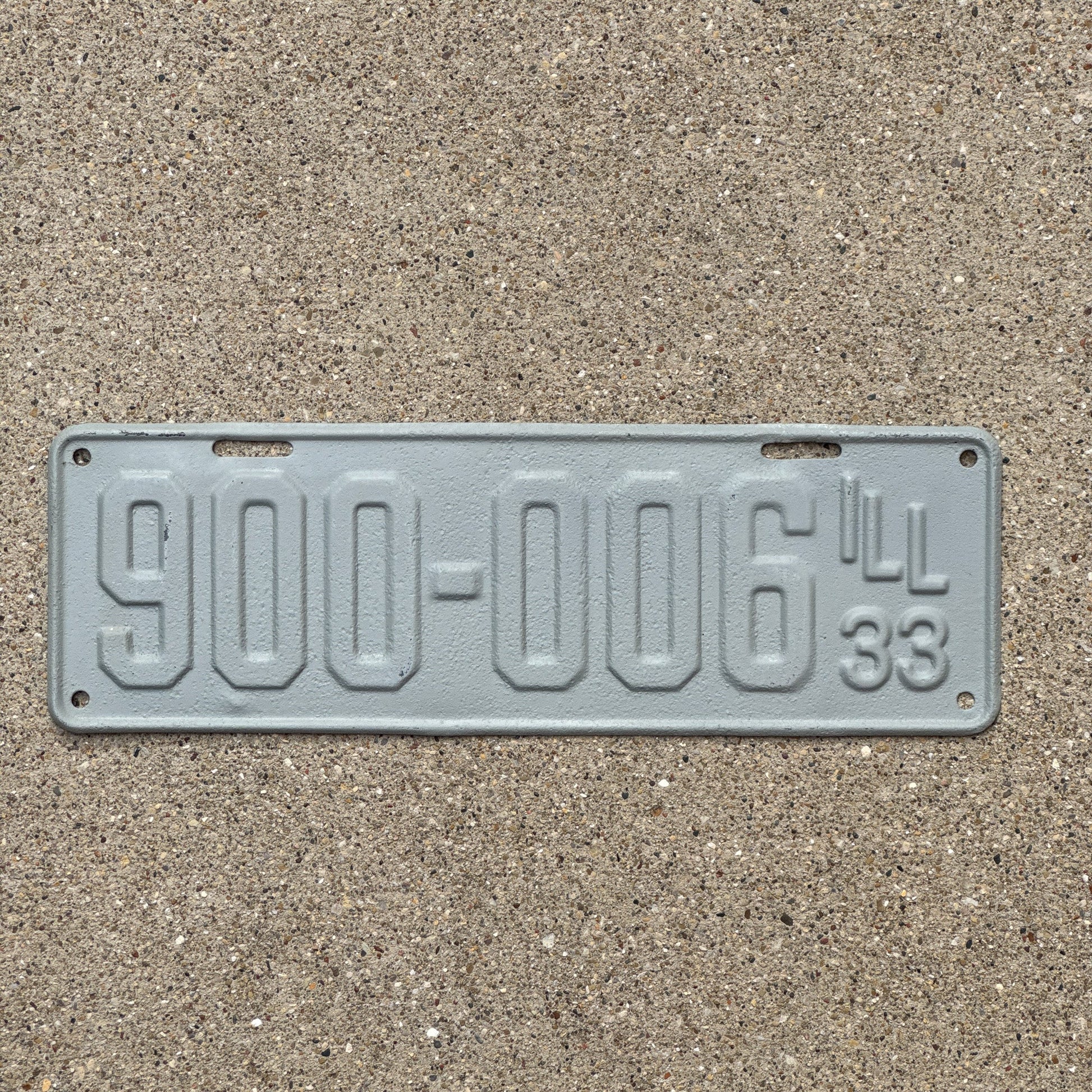 Photo of a 1933 Illinois License Plate Auto Tag Garage Decor Vintage 900006