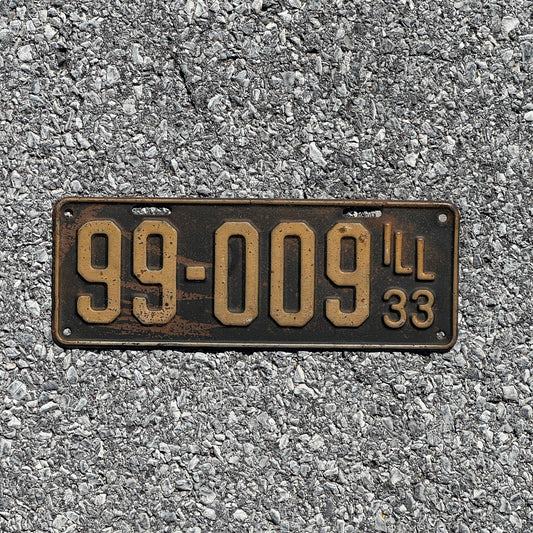 Photo of a 1933 Illinois License Plate Auto Tag Garage Decor Vintage Full House 99 009
