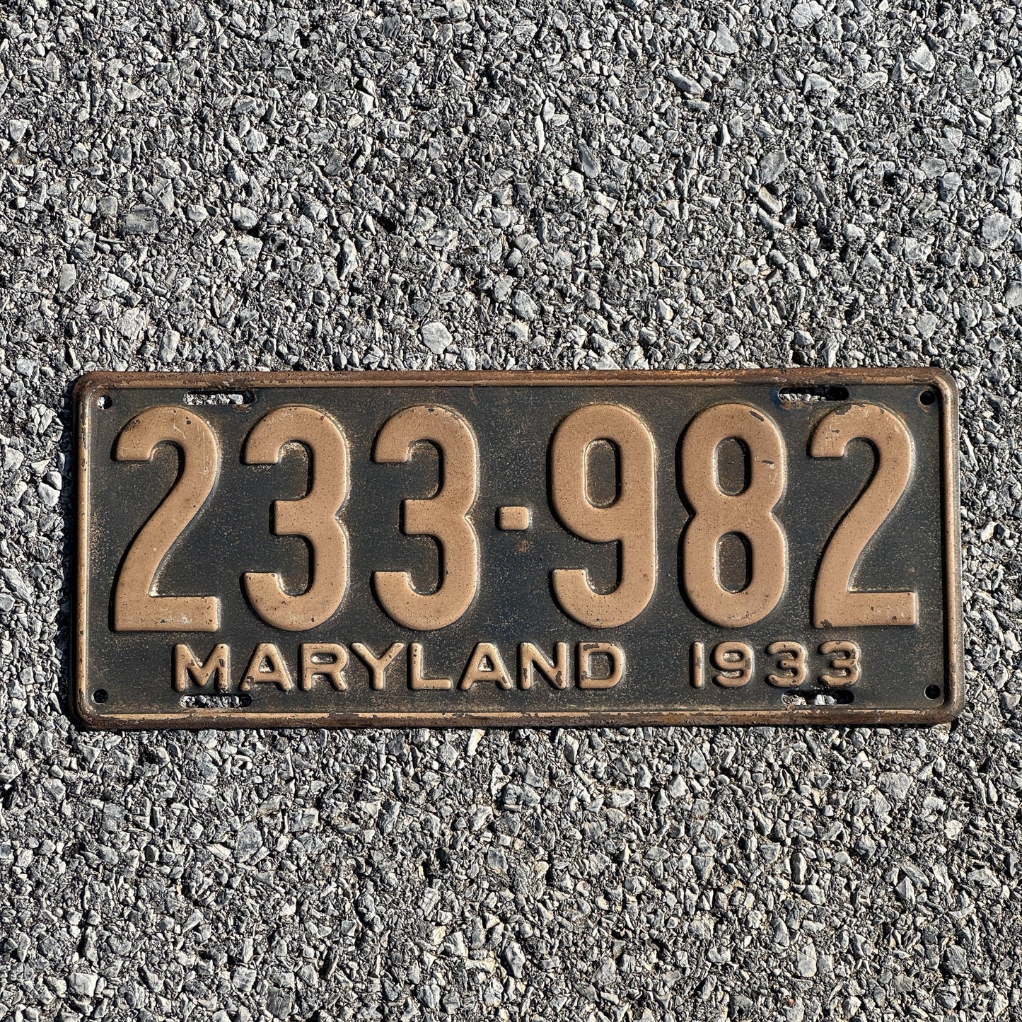Photo of a 1933 Maryland License Plate Auto Tag Garage Decor Vintage 233 982
