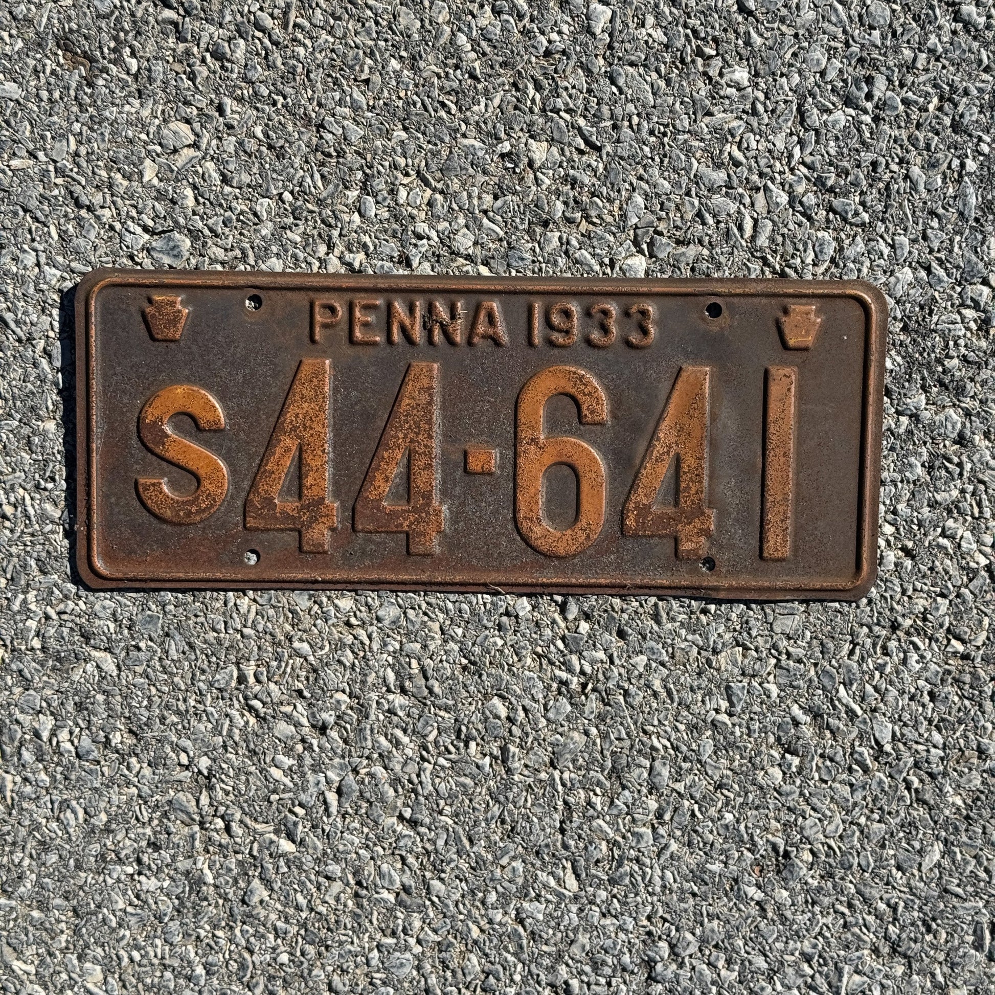 Photo of a 1933 Pennsylvania License Plate Auto Tag Garage Decor Vintage S 44641