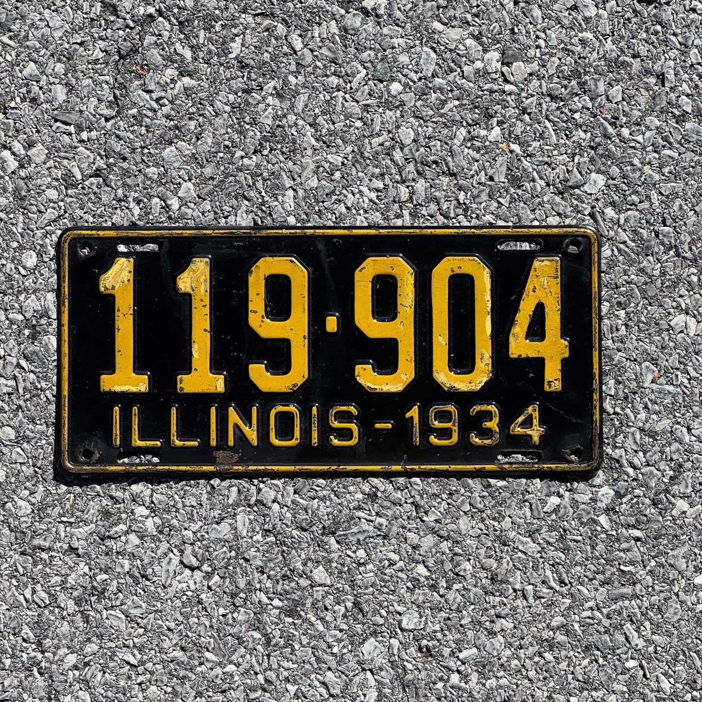 Photo of a 1934 Illinois License Plate Auto Tag Garage Decor Vintage 119904