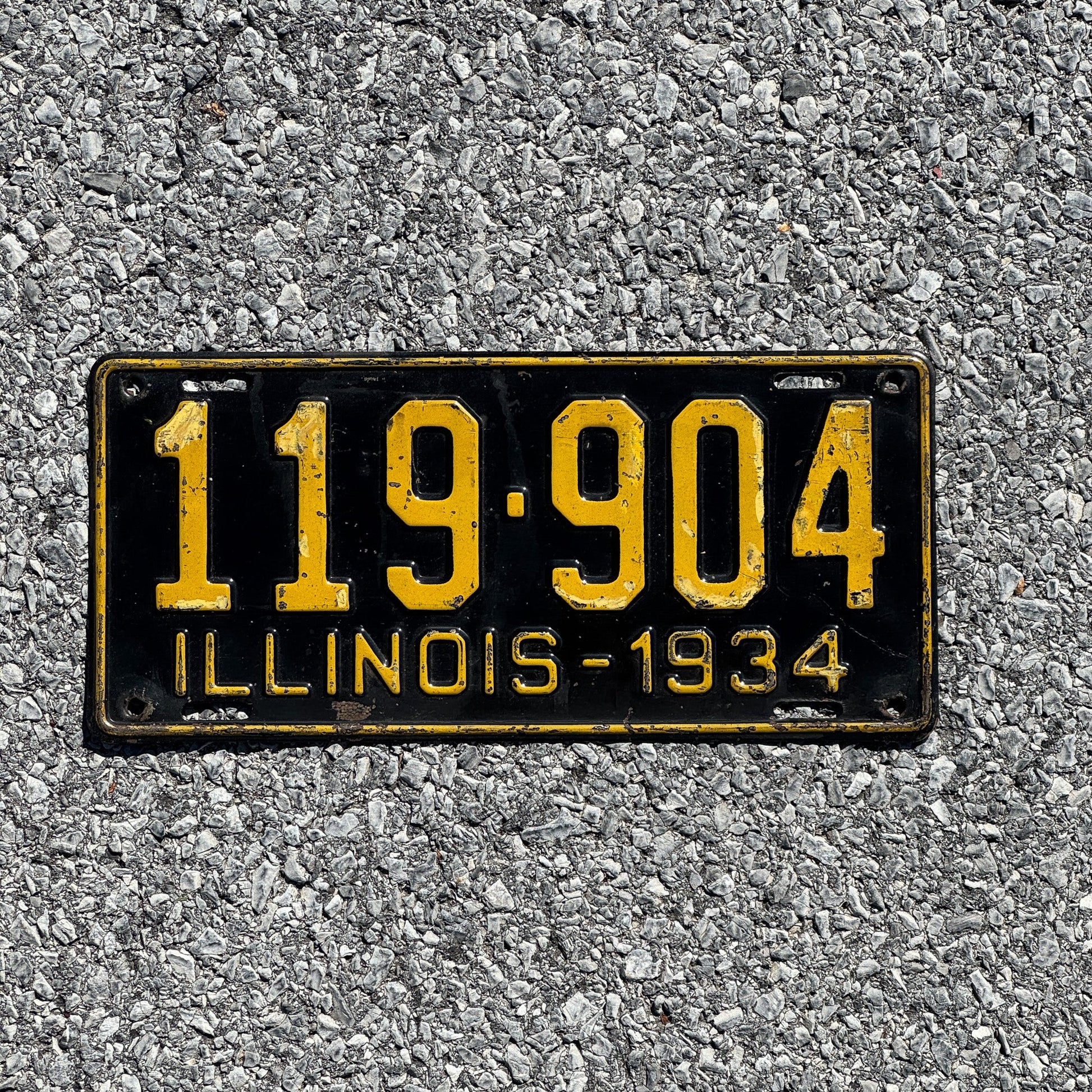Photo of a 1934 Illinois License Plate Auto Tag Garage Decor Vintage 119904
