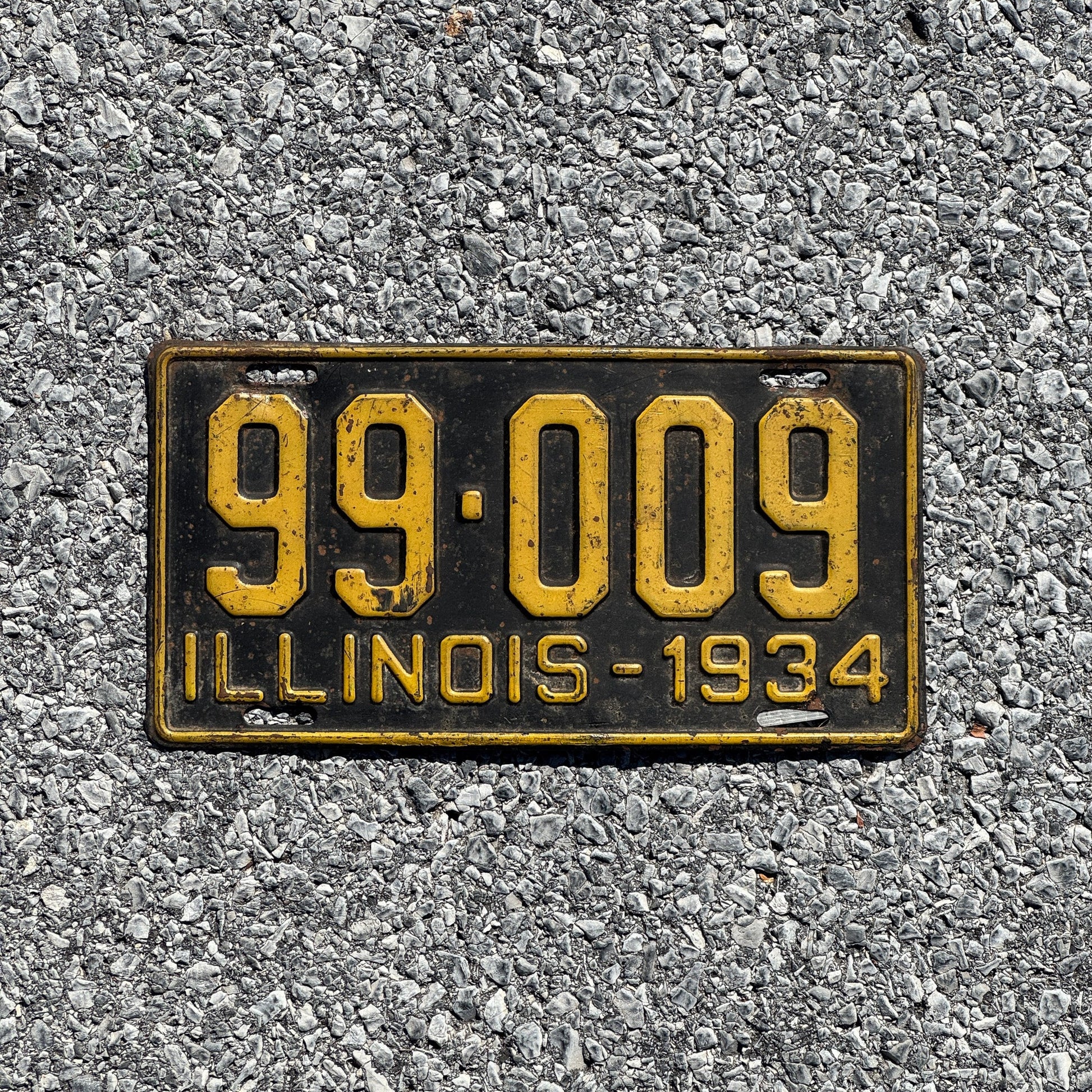 Photo of a 1934 Illinois License Plate Auto Tag Garage Decor Vintage Full House 99 009