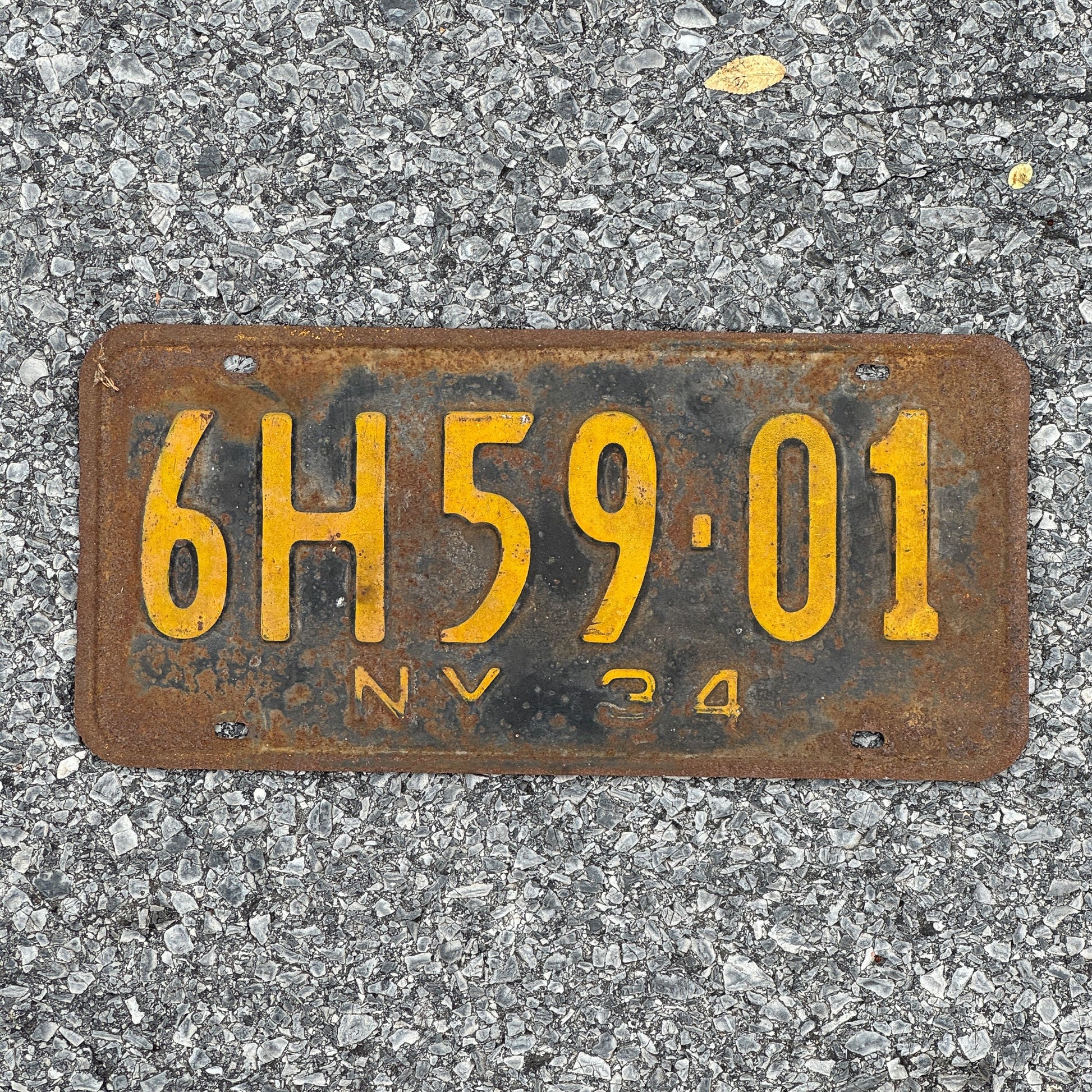 Photo of a 1934 New York License Plate Auto Tag Garage Decor Vintage 6H59 01