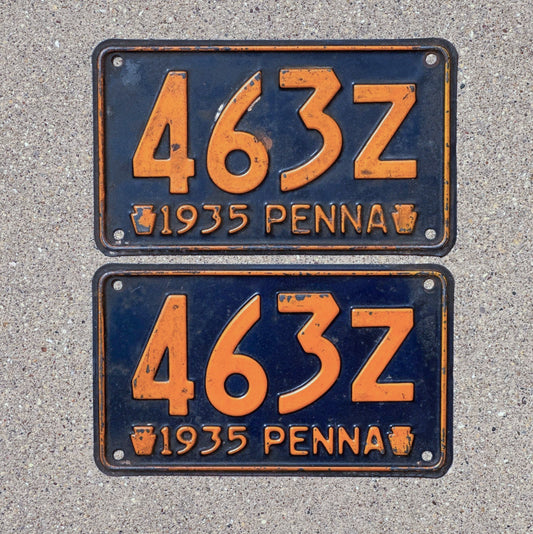 Photo of a 1935 Pennsylvania License Plate Pair Auto Tag Garage Decor Vintage 463 Z with original patina